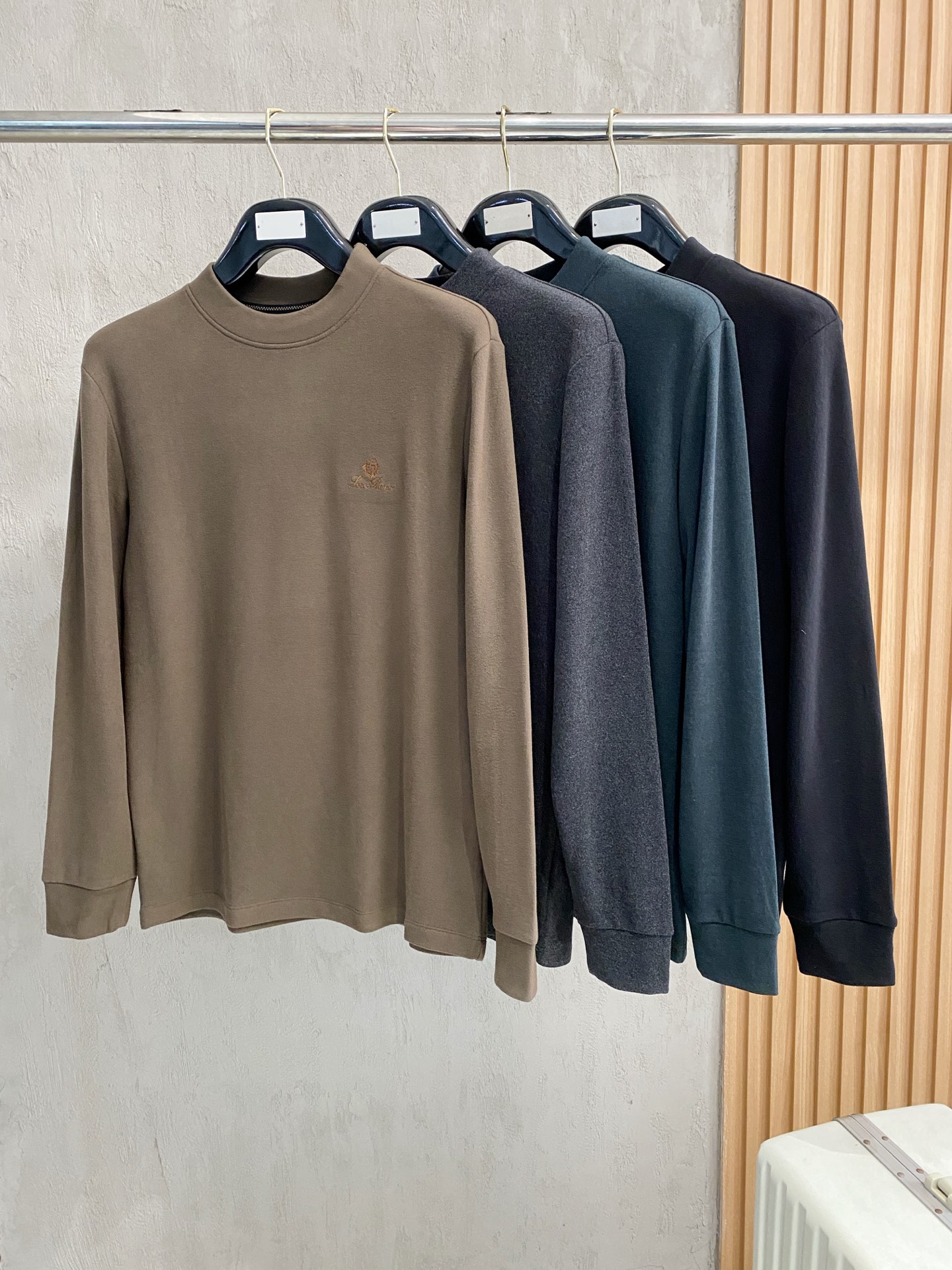 lP🆕 1925秋冬新款.加厚加绒打底单穿长袖T袖卫订制加厚面料.前后工艺细节特别好，高级十足，与专柜同