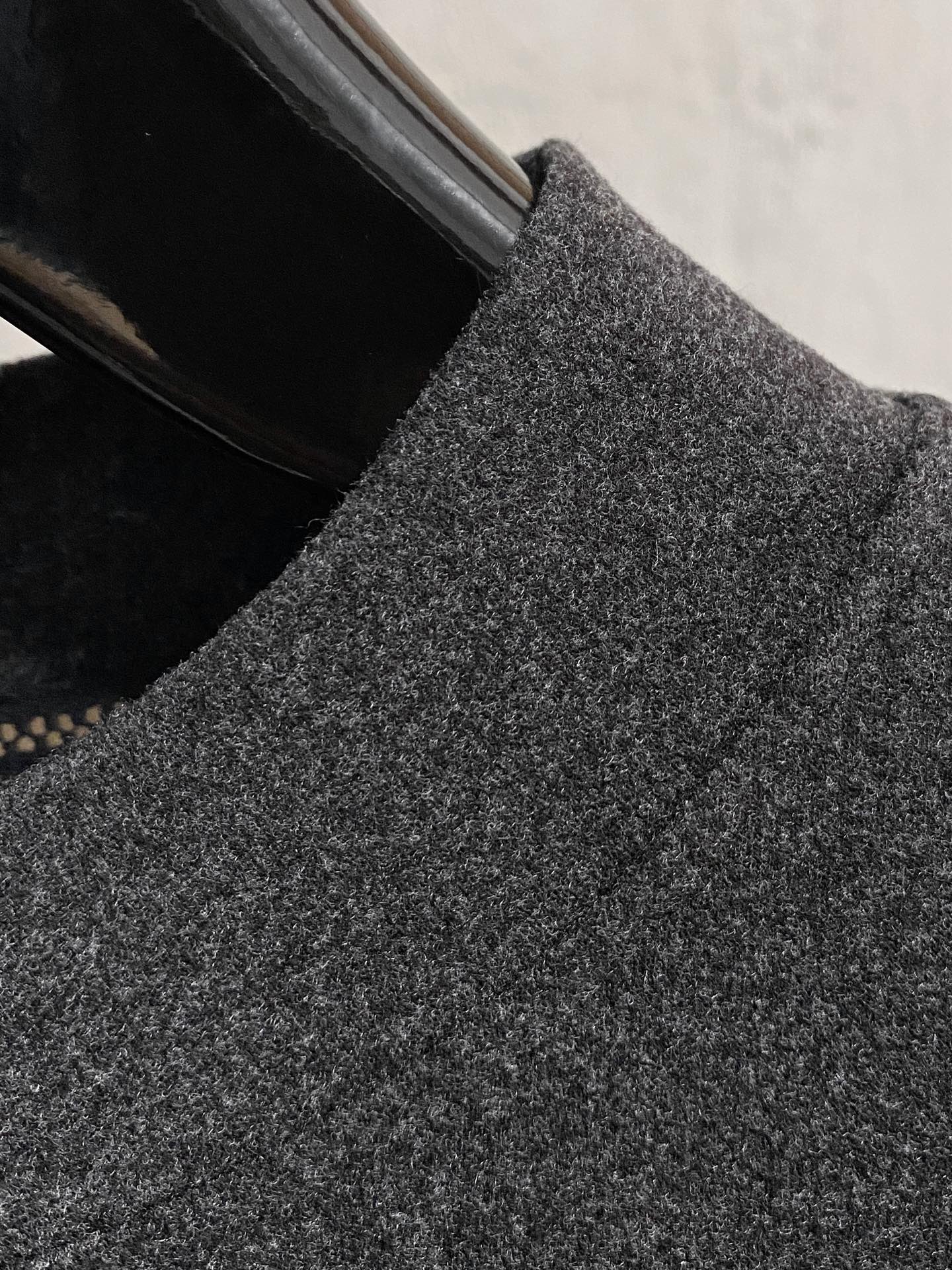 lP🆕 1925秋冬新款.加厚加绒打底单穿长袖T袖卫订制加厚面料.前后工艺细节特别好，高级十足，与专柜同