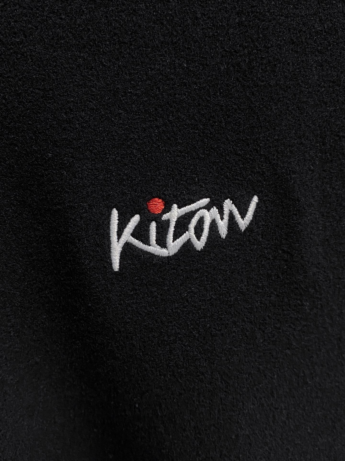 kiton 2025秋冬新款.加厚加绒打底单穿长袖T袖卫订制加厚面料.前后工艺细节特别好，高级十足，与专