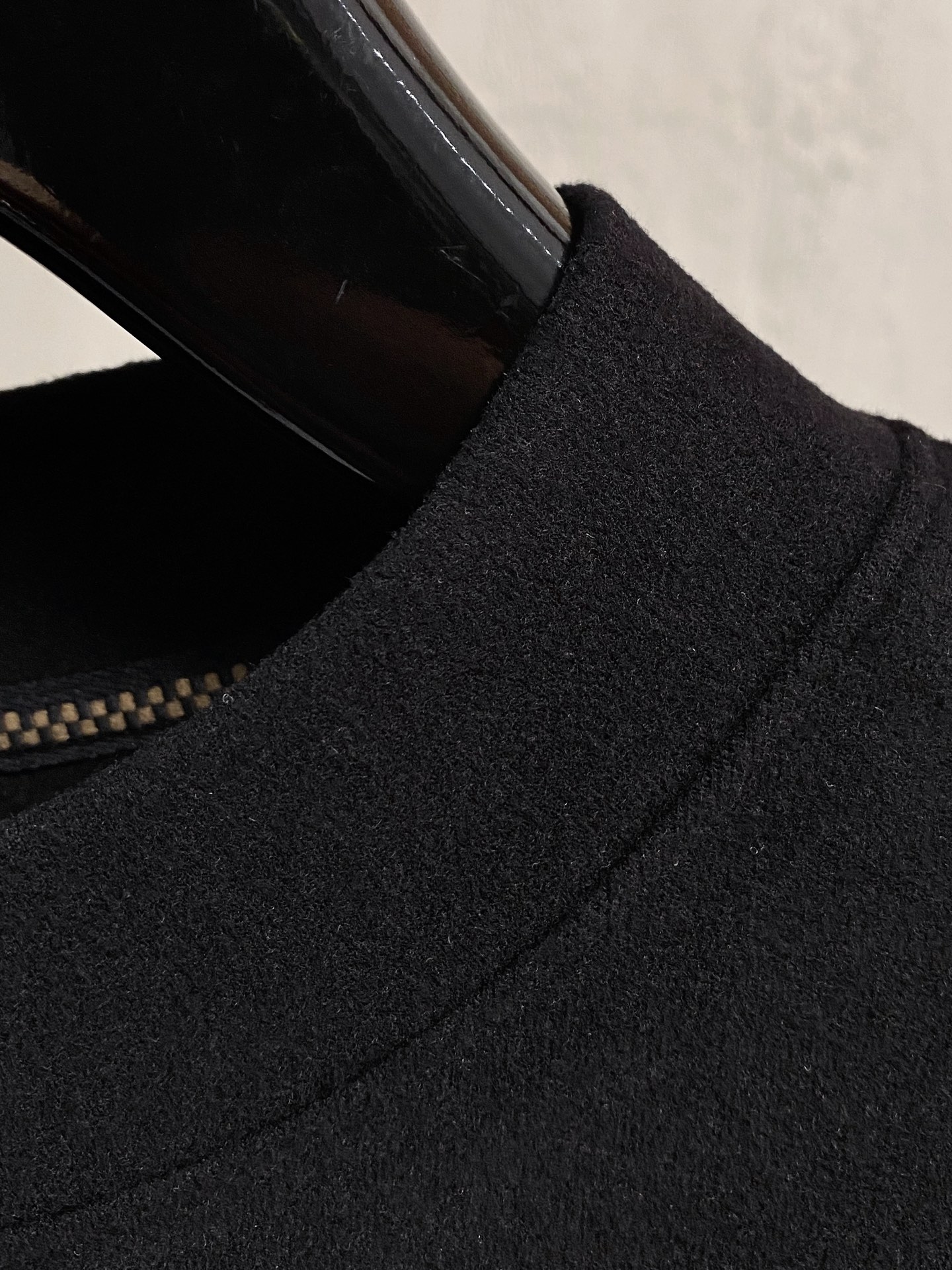 kiton 2025秋冬新款.加厚加绒打底单穿长袖T袖卫订制加厚面料.前后工艺细节特别好，高级十足，与专