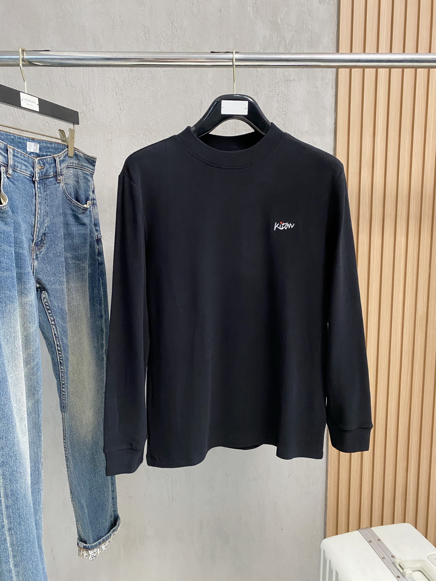 kiton 2025秋冬新款.加厚加绒打底单穿长袖T袖卫订制加厚面料.前后工艺细节特别好，高级十足，与专