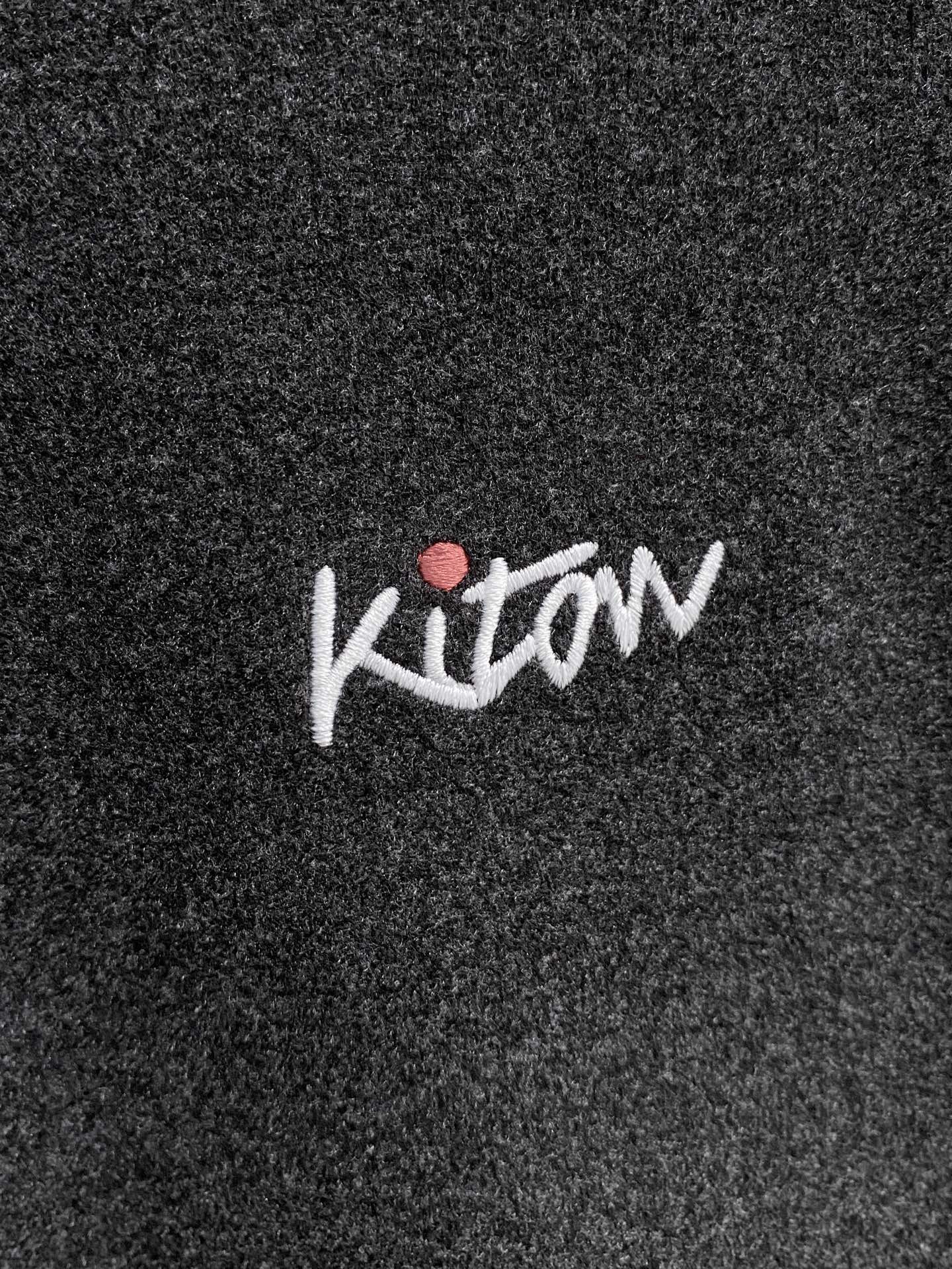 kiton 2025秋冬新款.加厚加绒打底单穿长袖T袖卫订制加厚面料.前后工艺细节特别好，高级十足，与专