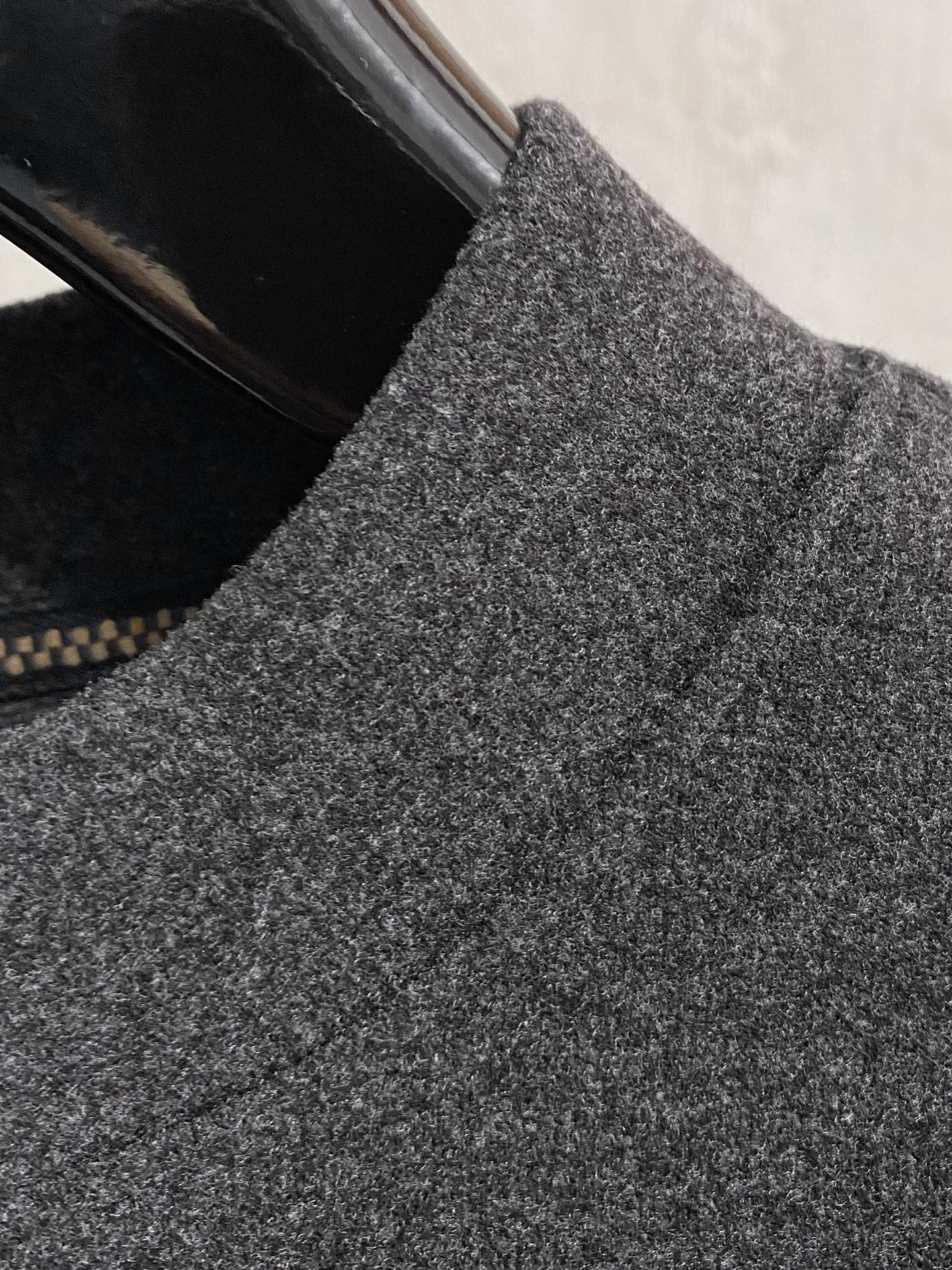 kiton 2025秋冬新款.加厚加绒打底单穿长袖T袖卫订制加厚面料.前后工艺细节特别好，高级十足，与专