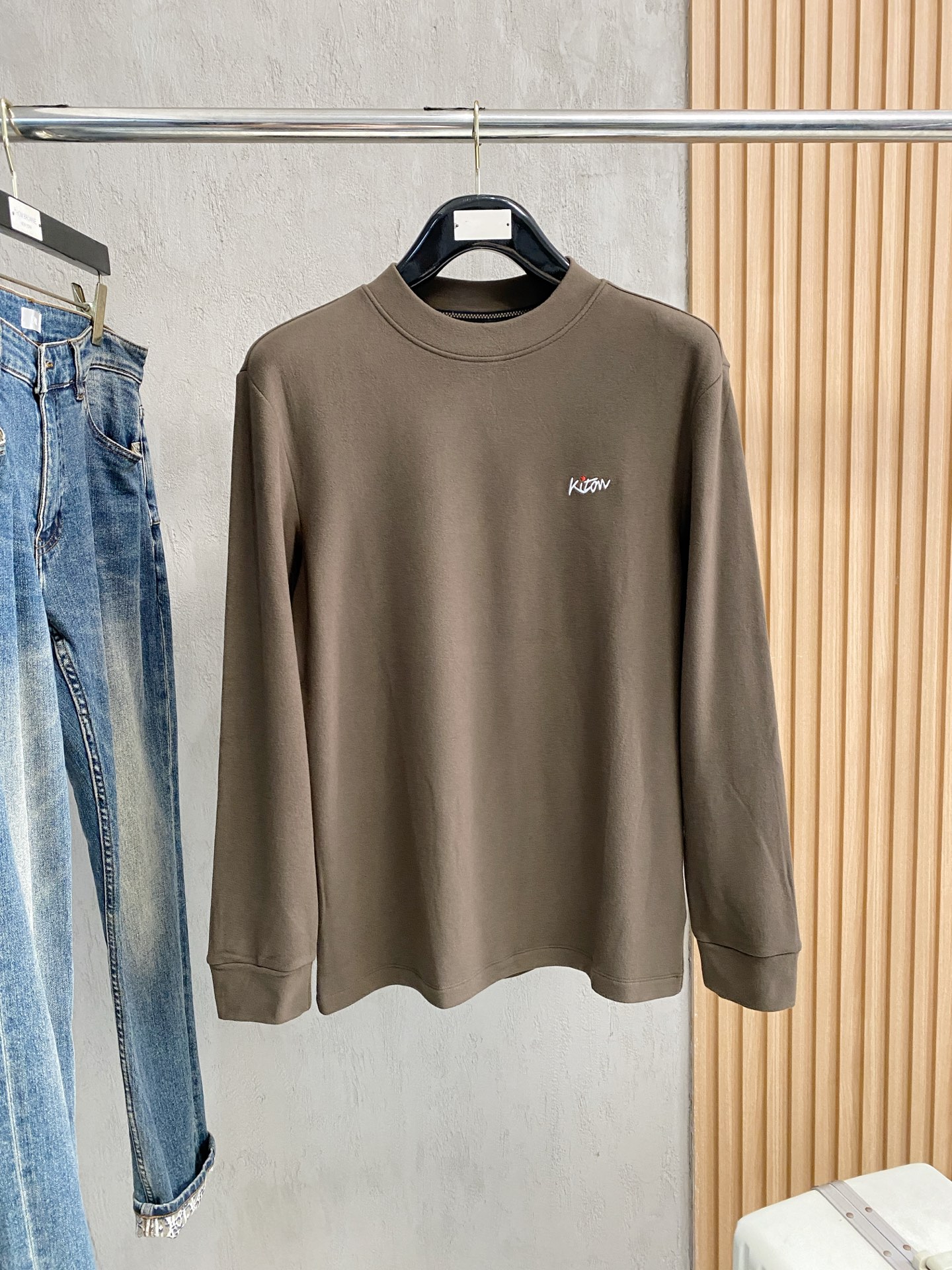 kiton 2025秋冬新款.加厚加绒打底单穿长袖T袖卫订制加厚面料.前后工艺细节特别好，高级十足，与专