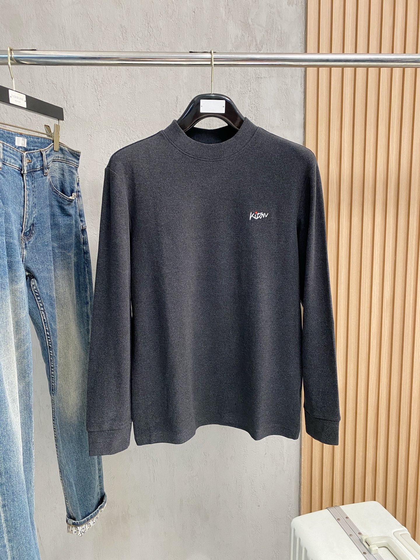 kiton 2025秋冬新款.加厚加绒打底单穿长袖T袖卫订制加厚面料.前后工艺细节特别好，高级十足，与专