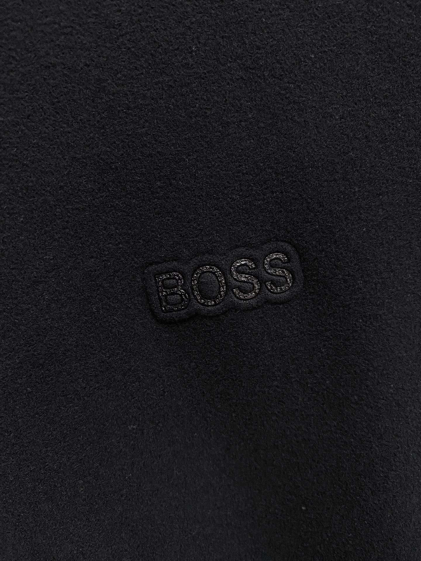 boss 2025秋冬新款.加厚加绒打底单穿长袖T袖卫订制加厚面料.前后工艺细节特别好，高级十足，与专柜