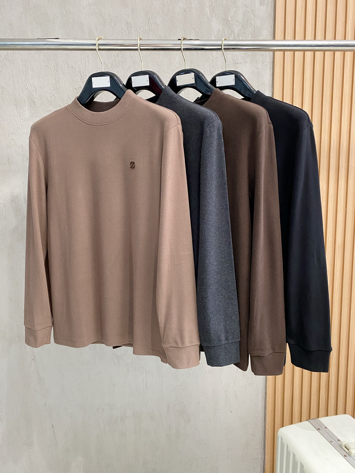 杰尼亚 2025秋冬新款.加厚加绒打底单穿长袖T袖卫订制加厚面料.前后工艺细节特别好，高级十足，与专柜同