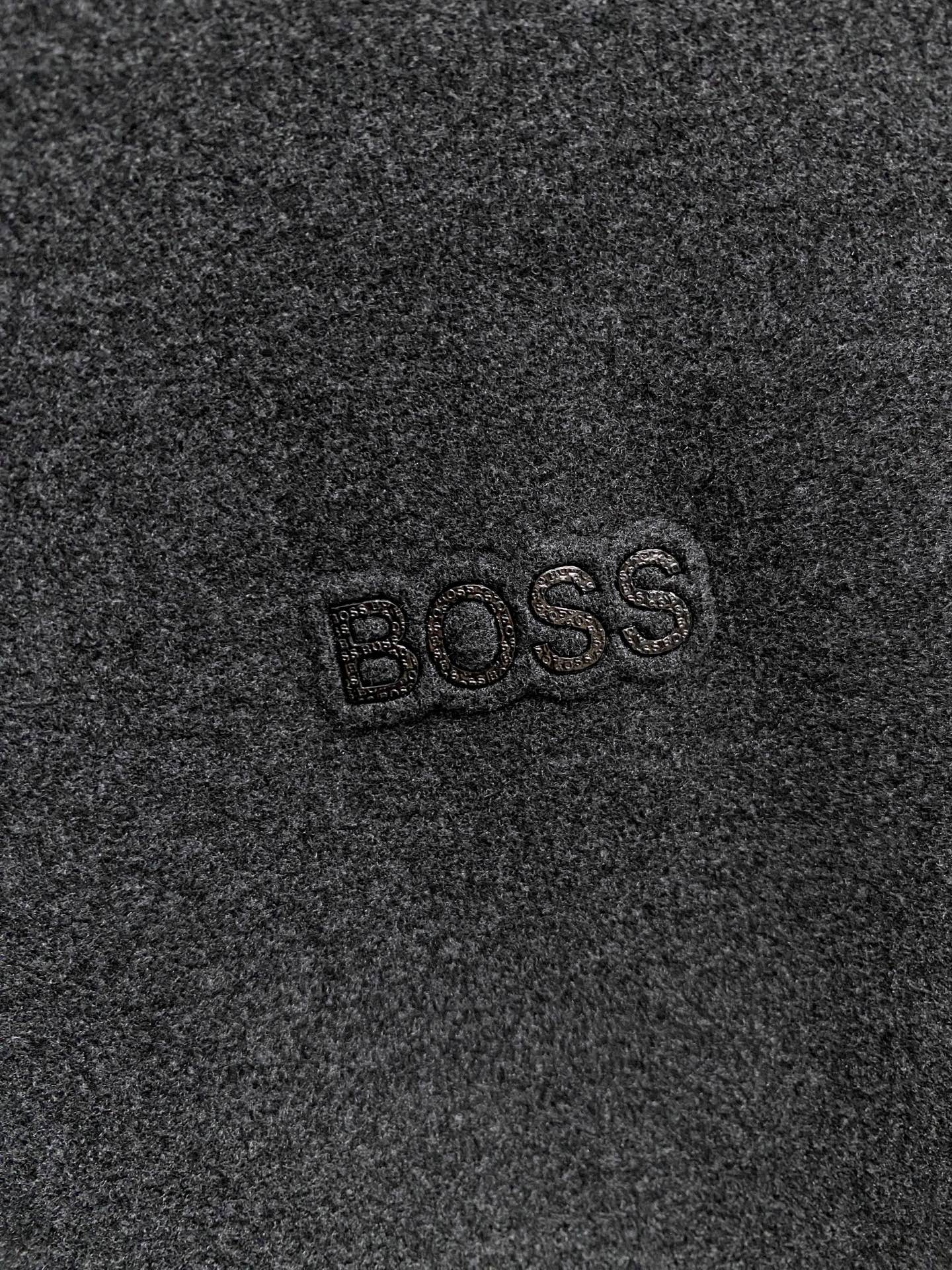 boss 2025秋冬新款.加厚加绒打底单穿长袖T袖卫订制加厚面料.前后工艺细节特别好，高级十足，与专柜