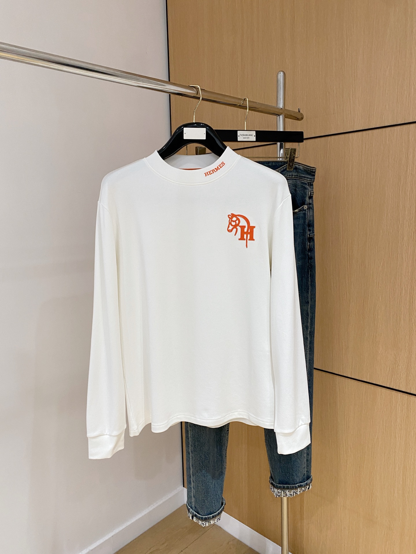 T-Shirt à Manches Longues Hermes 25ss Automne, Col Rond et Coupe Décontractée