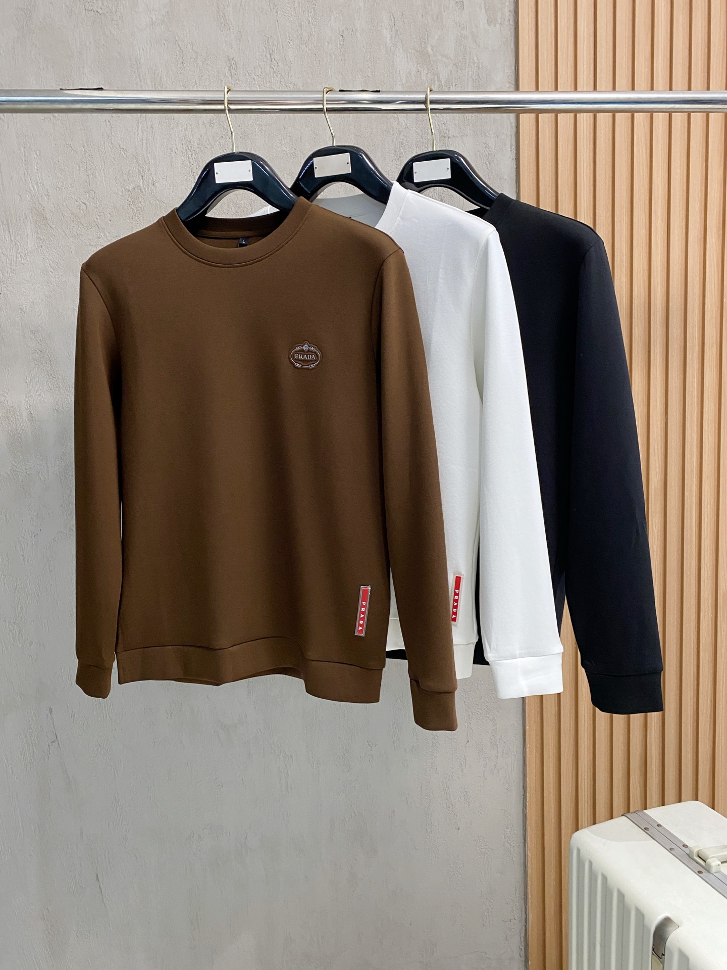 普拉达 2025 秋冬新款卫衣面料：丝光莫代尔棉颜色：多颜色尺码：M-4XL