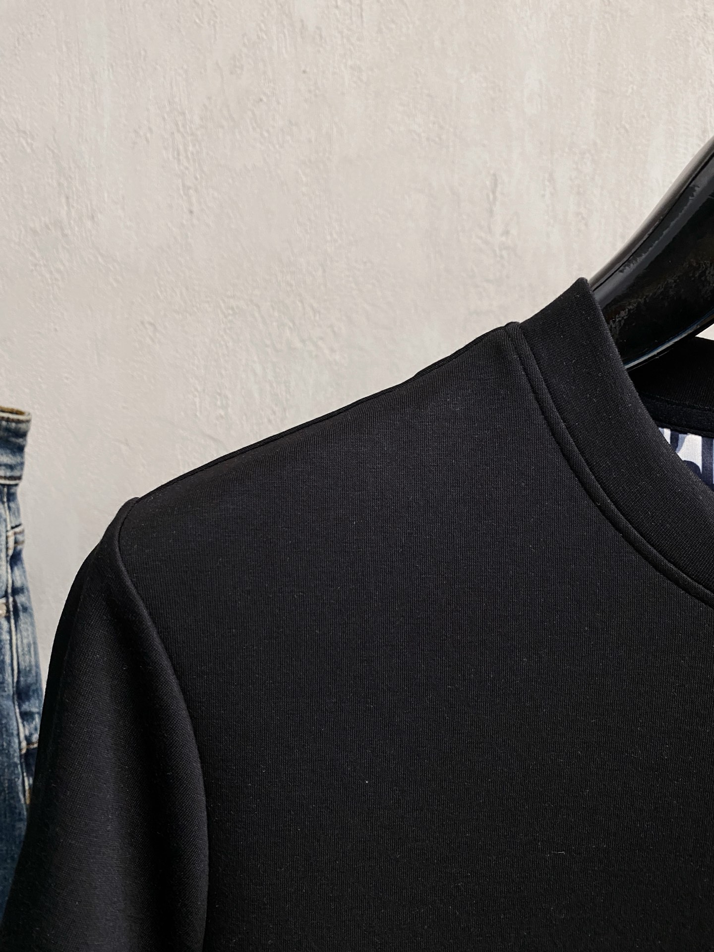 迪奥 2025 秋冬新款卫衣短袖面料：丝光莫代尔棉颜色：黑色 白色 宝蓝 咖色尺码：M-4XL