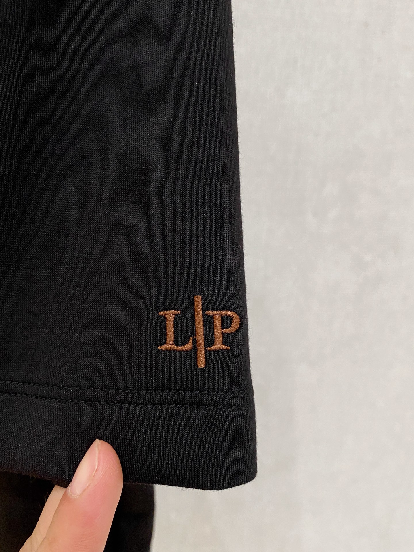 lP🆕 短袖卫衣 2025 秋冬新款面料：丝光莫代尔棉颜色：黑色 白色尺码：M-4XL