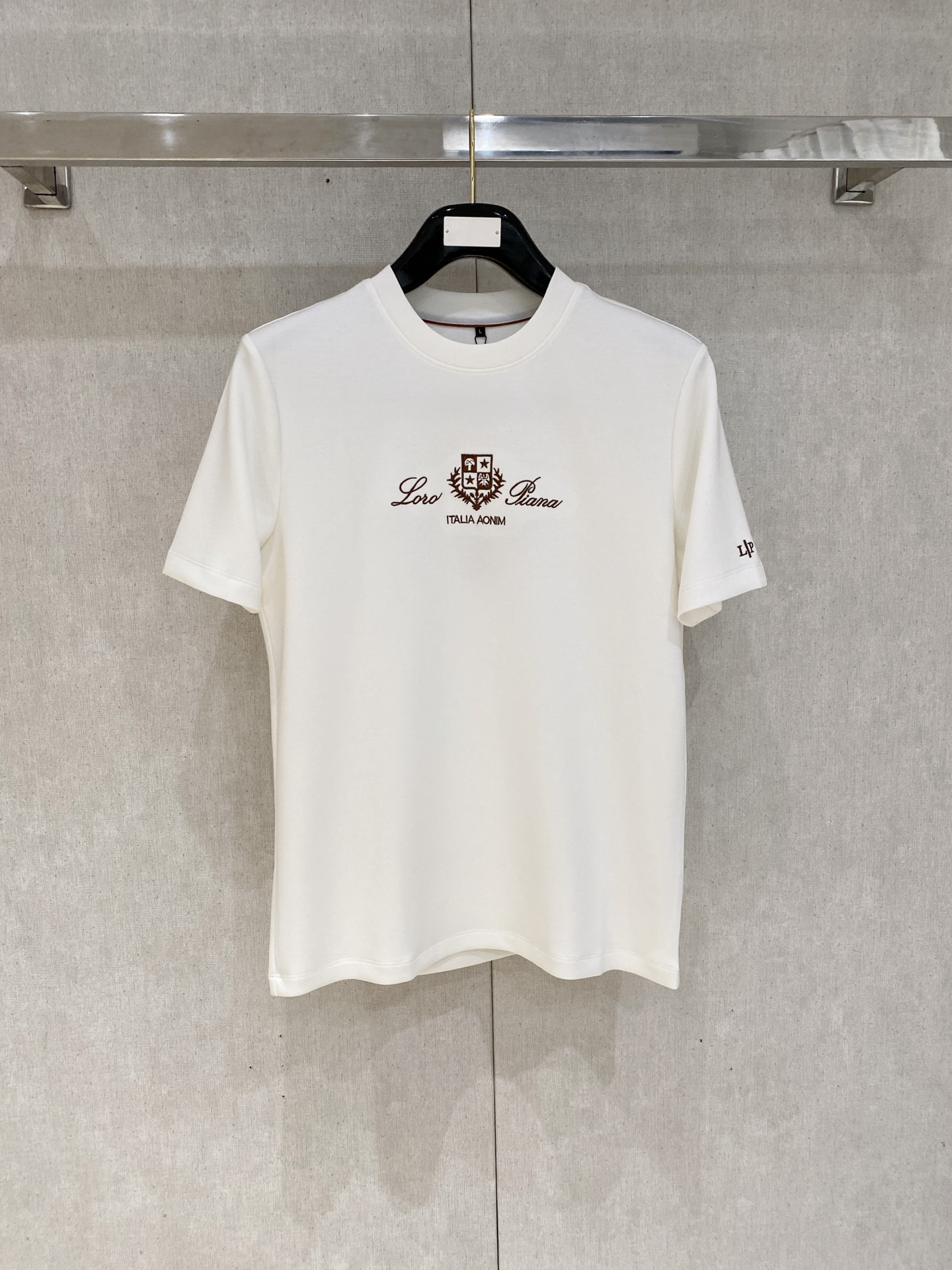 lP🆕 短袖卫衣 2025 秋冬新款面料：丝光莫代尔棉颜色：黑色 白色尺码：M-4XL