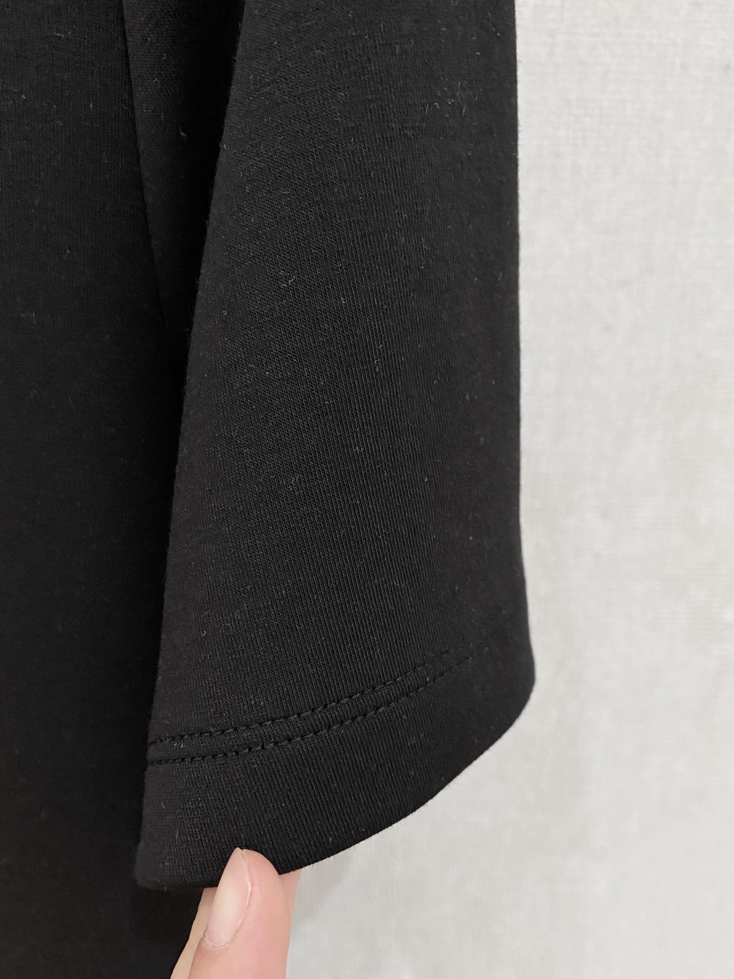 迪奥 短袖卫衣 2025 秋冬新款面料：丝光莫代尔棉颜色：黑色 白色尺码：M-4XL