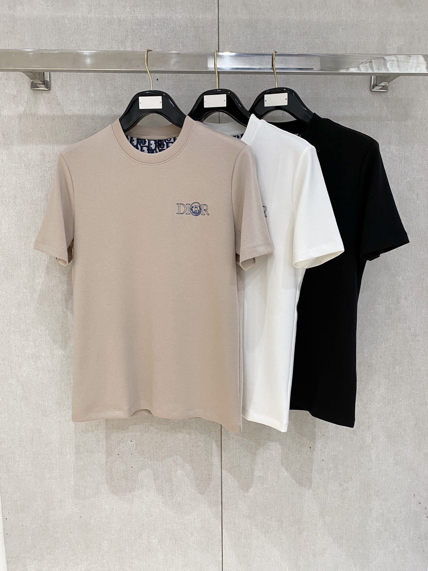 迪奥 短袖卫衣 2025 秋冬新款面料：丝光莫代尔棉颜色：黑色 白色尺码：M-4XL