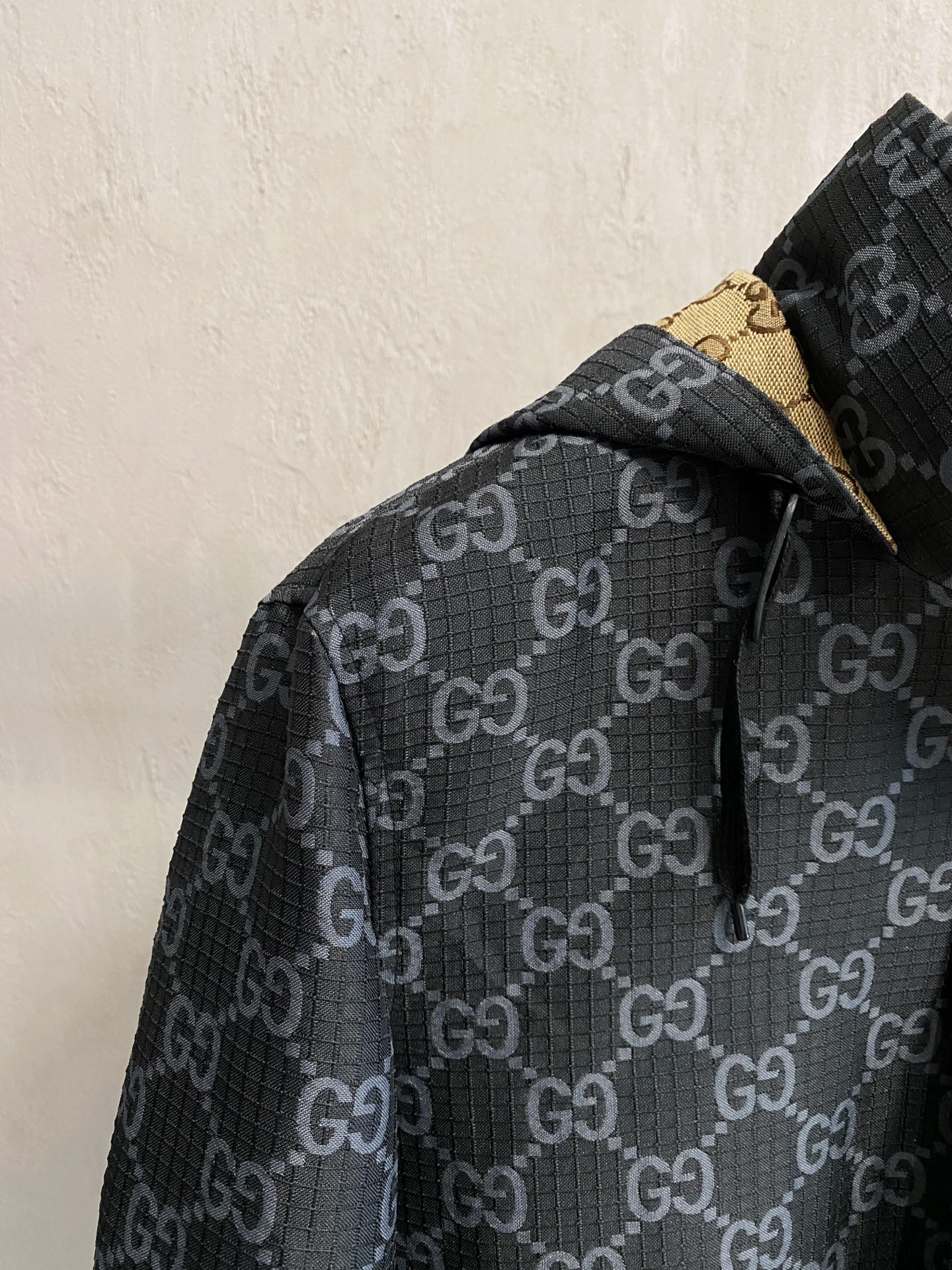 Gucci Reversible Hooded Jacket - Stylish & Versatile Outerwear 5 i1756216936329 8941 0 3