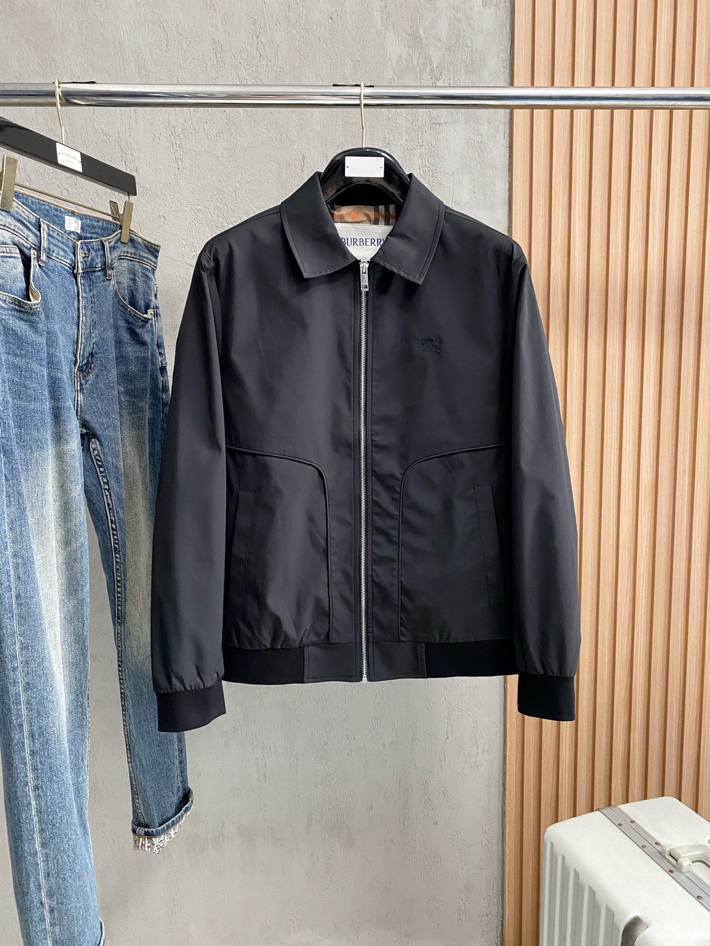 Burberry Men's Black Lightweight Jacket, Casual Style, All-Weather Comfort 2 i1756217036994 4932 0 0