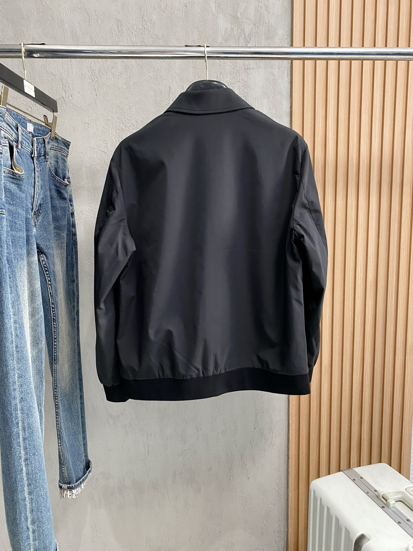 Burberry Men's Black Lightweight Jacket, Casual Style, All-Weather Comfort 9 i1756217037003 4893 0 6