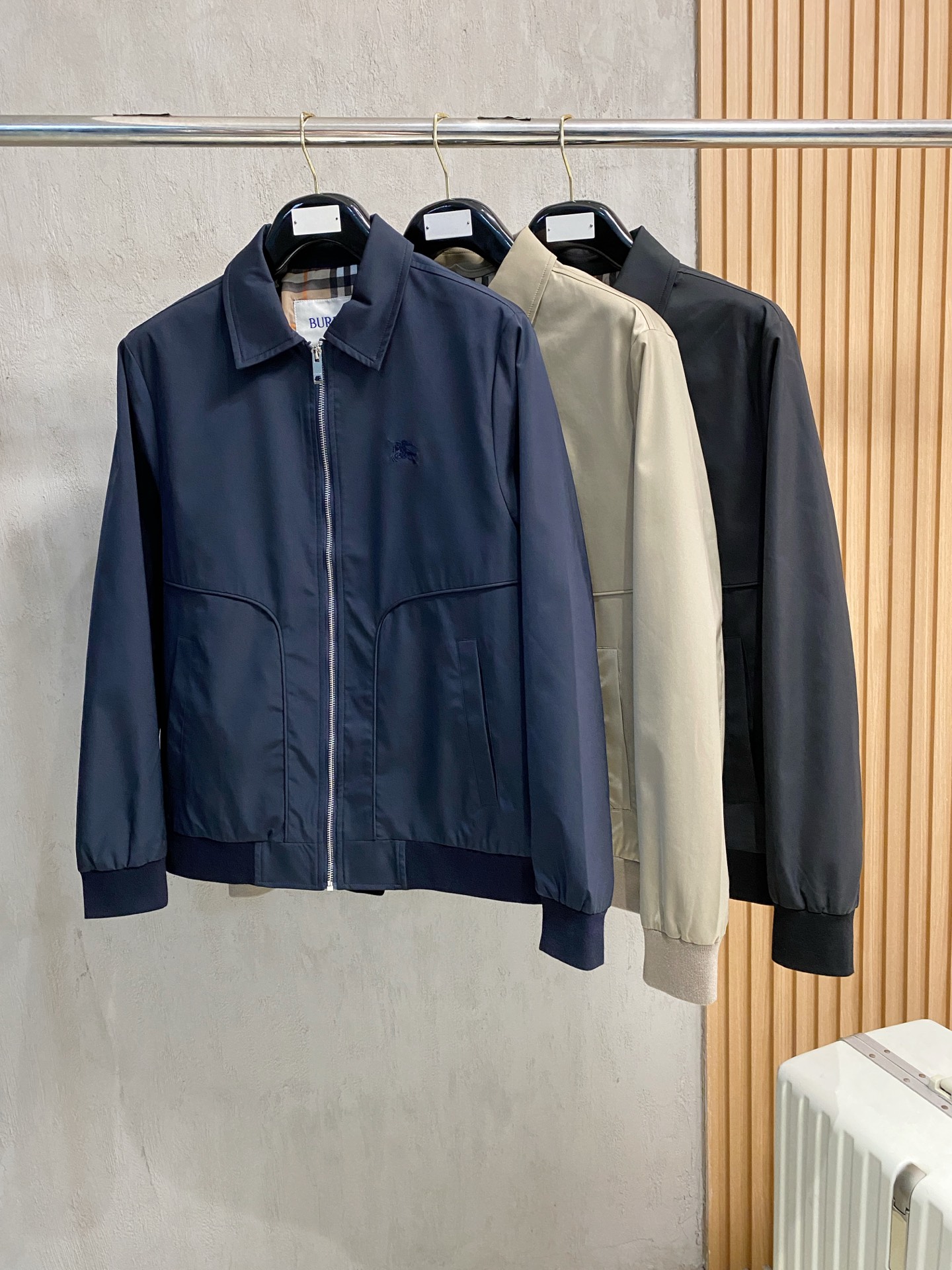 Burberry Men's Black Lightweight Jacket, Casual Style, All-Weather Comfort 10 i1756217038283 9615 0 7