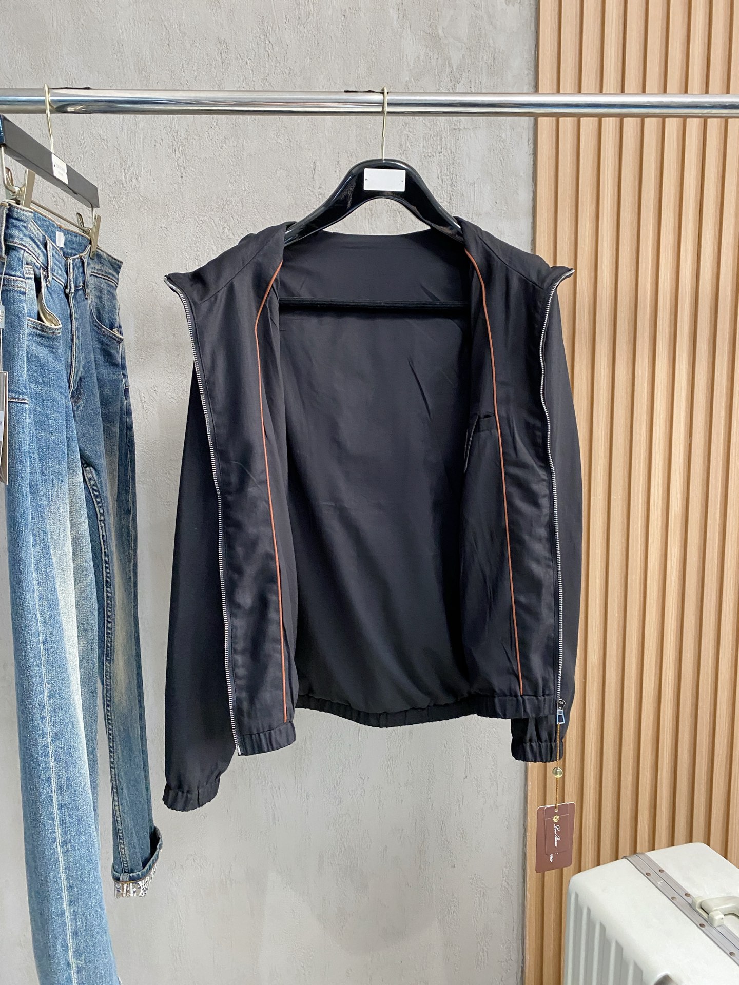 Loro Piana Lightweight Hooded Jacket - Stylish, Comfortable, and Wrinkle-Resistant 5 i1756217200528 7018 0 5