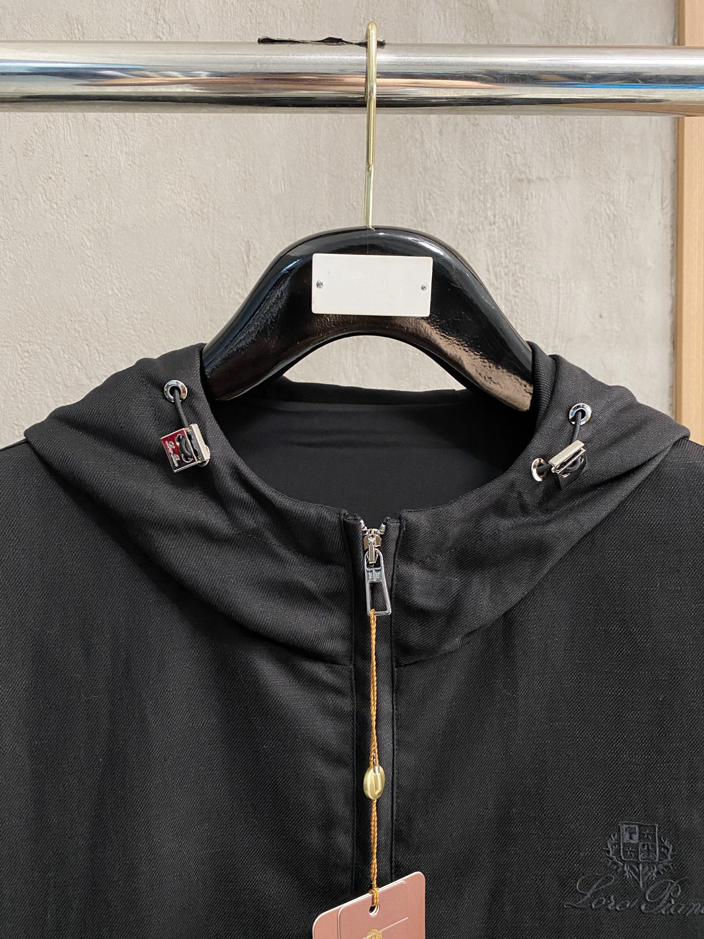 Loro Piana Lightweight Hooded Jacket - Stylish, Comfortable, and Wrinkle-Resistant 2 i1756217200591 3389 0 2