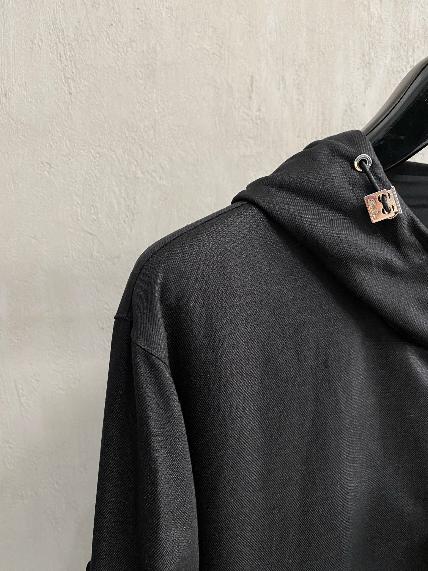 Loro Piana Lightweight Hooded Jacket - Stylish, Comfortable, and Wrinkle-Resistant 3 i1756217201707 8379 0 3