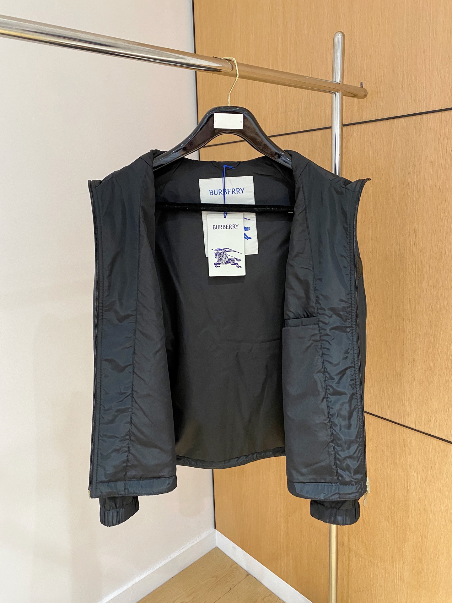 上新 巴宝莉官网同款，三标齐全！2025新款男士夹克外套，时尚休闲高端版本！专柜定制面料 透气舒适度高，