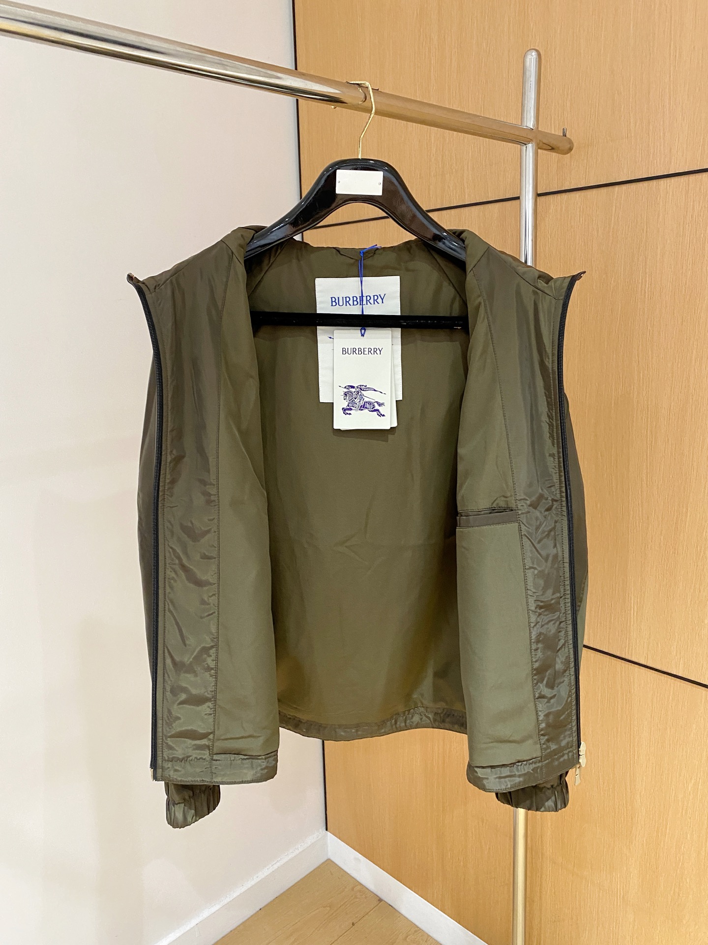 上新 巴宝莉官网同款，三标齐全！2025新款男士夹克外套，时尚休闲高端版本！专柜定制面料 透气舒适度高，