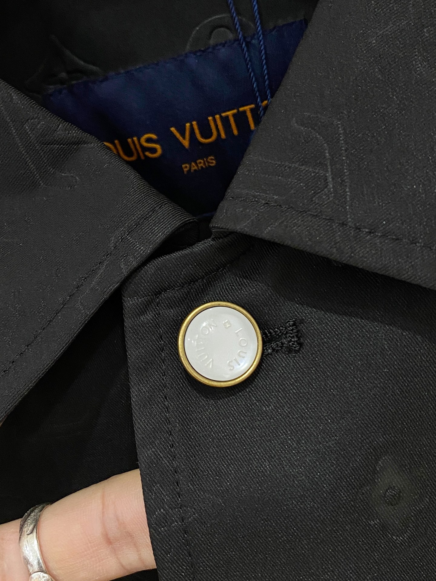 Lv 2025秋冬新款🆕原版1:1订制五金配件全进口原版定制 欢迎专柜对比 绝对的高品质 采用顶级95白