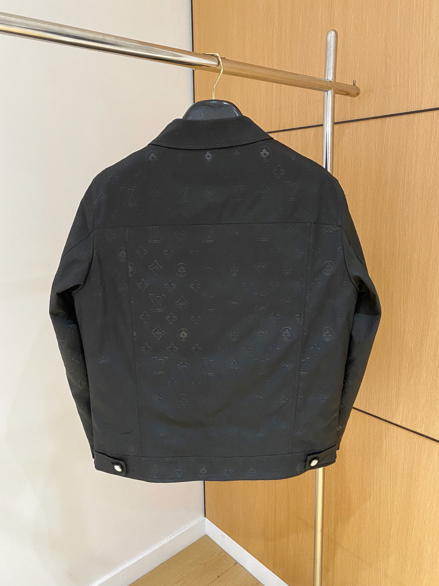 Lv 2025秋冬新款🆕原版1:1订制五金配件全进口原版定制 欢迎专柜对比 绝对的高品质 采用顶级95白