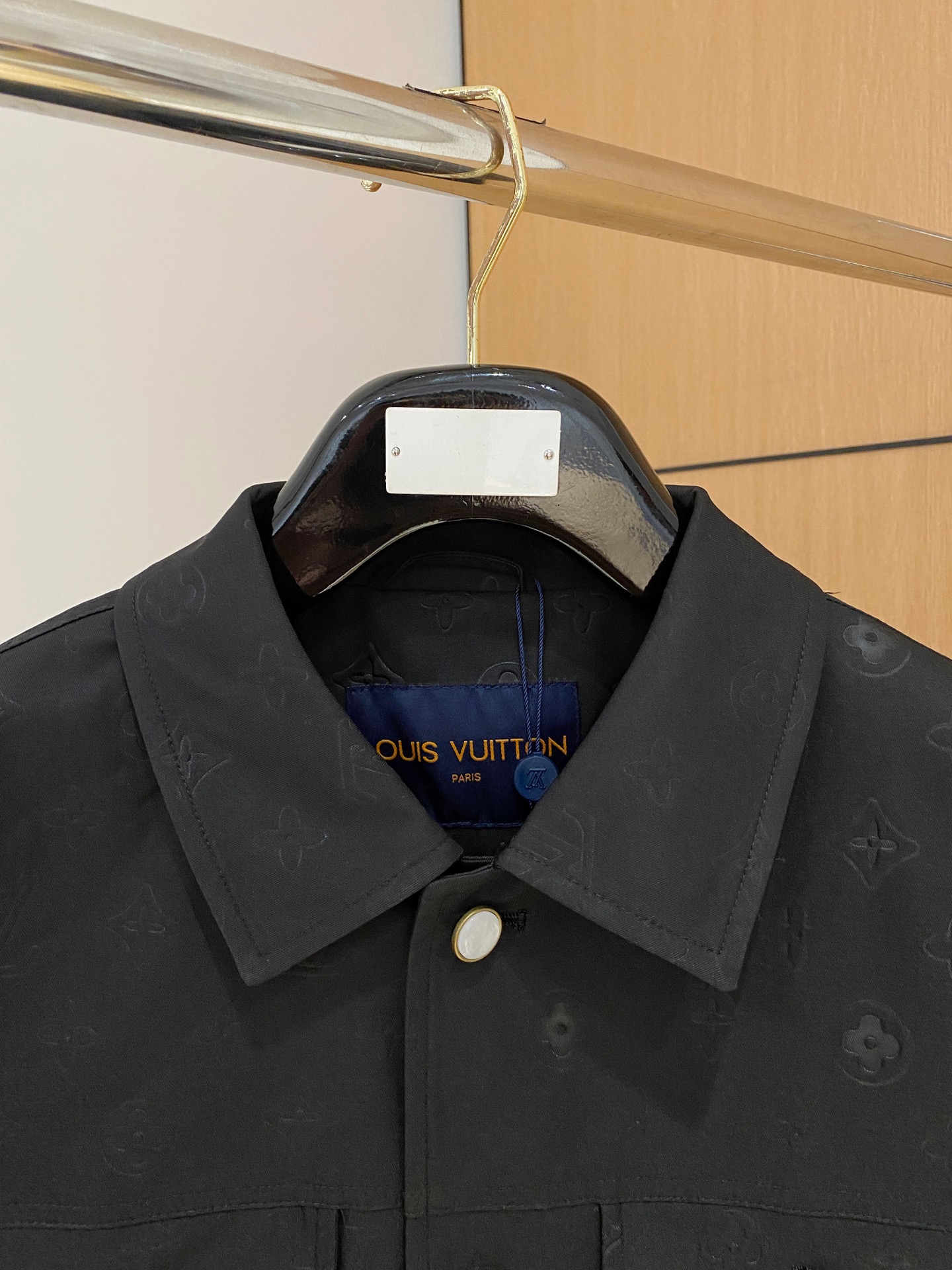 Lv 2025秋冬新款🆕原版1:1订制五金配件全进口原版定制 欢迎专柜对比 绝对的高品质 采用顶级95白