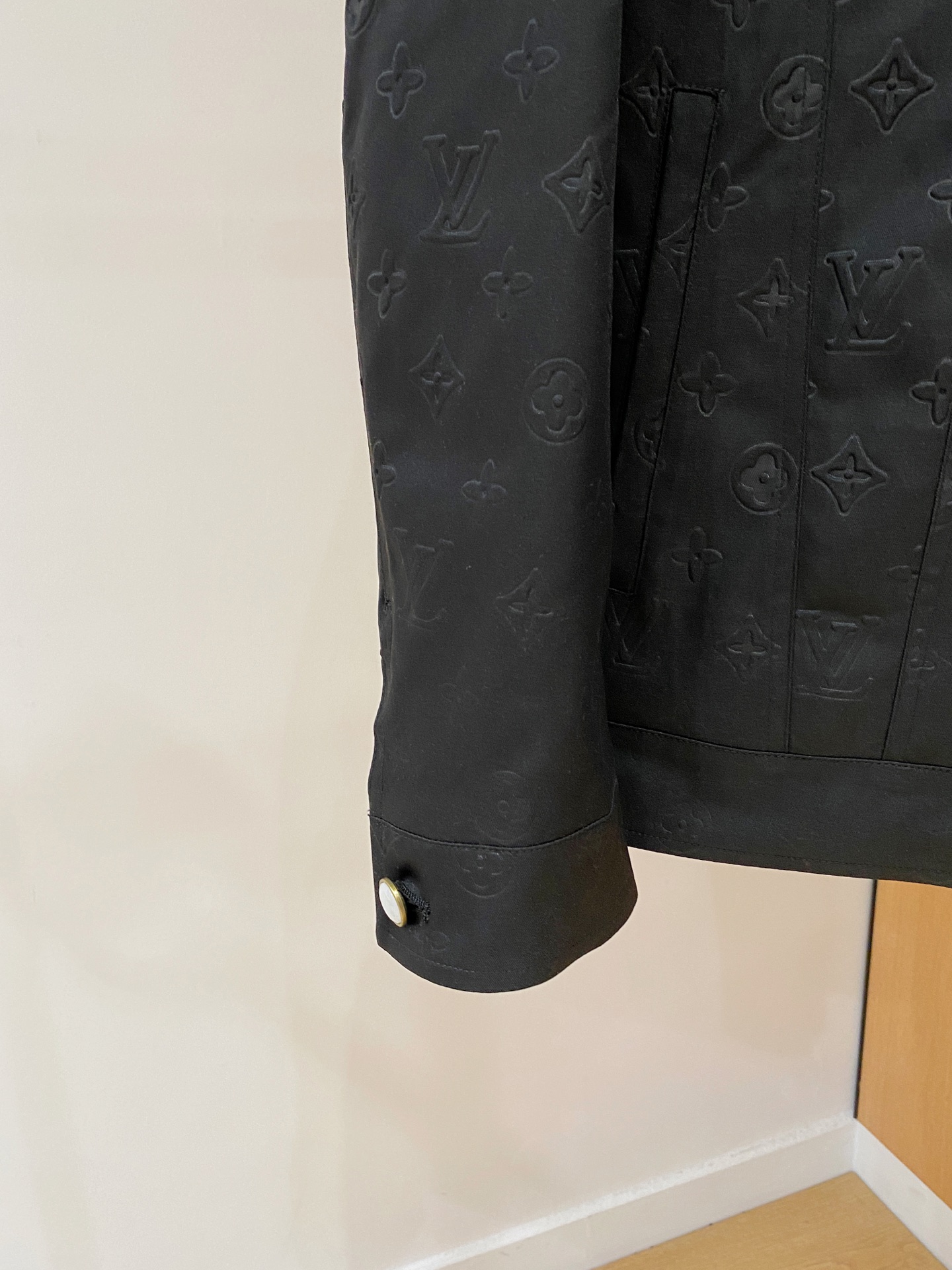 Lv 2025秋冬新款🆕原版1:1订制五金配件全进口原版定制 欢迎专柜对比 绝对的高品质 采用顶级95白