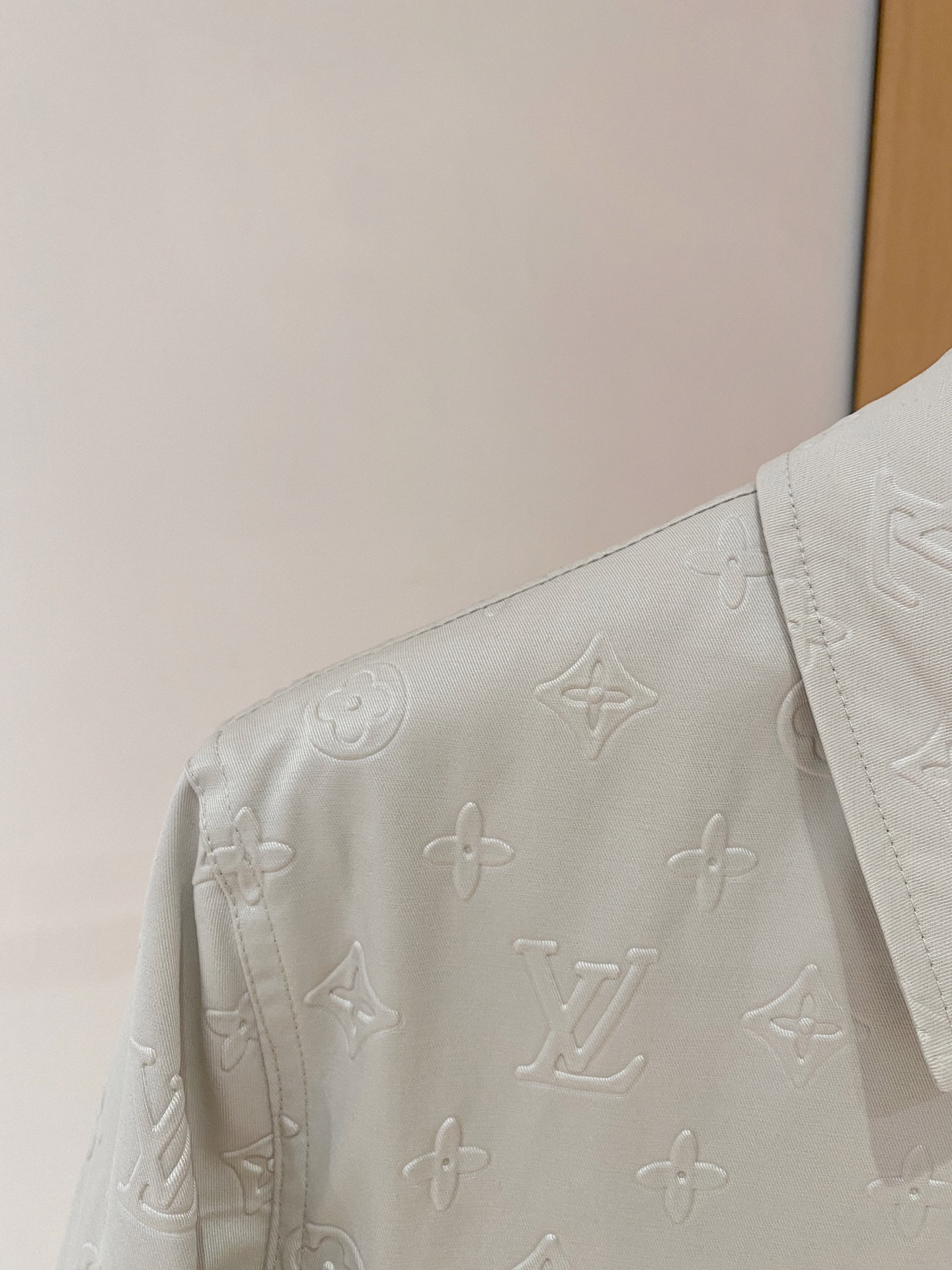 Lv 2025秋冬新款🆕原版1:1订制五金配件全进口原版定制 欢迎专柜对比 绝对的高品质 采用顶级95白