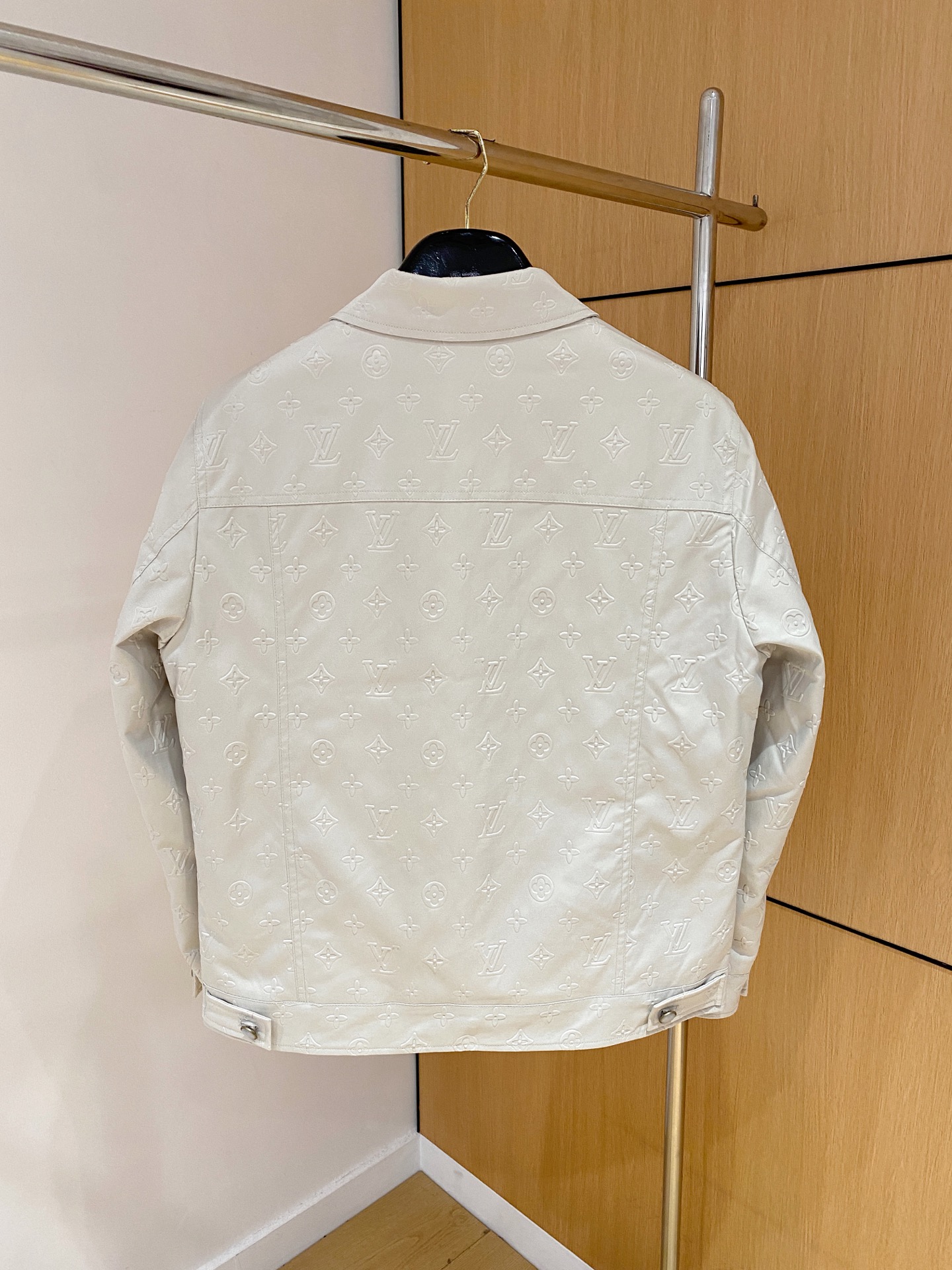 Lv 2025秋冬新款🆕原版1:1订制五金配件全进口原版定制 欢迎专柜对比 绝对的高品质 采用顶级95白