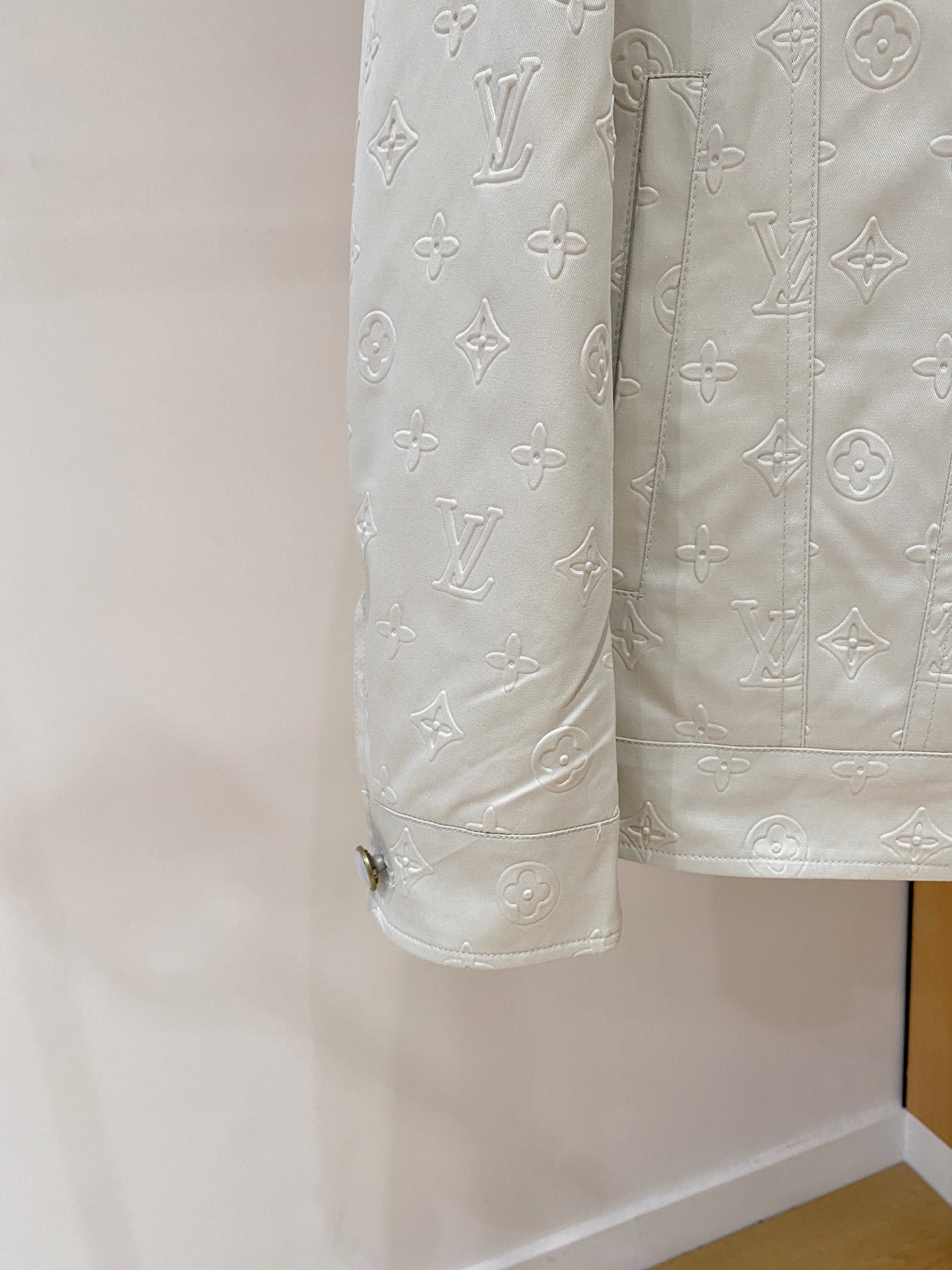 Lv 2025秋冬新款🆕原版1:1订制五金配件全进口原版定制 欢迎专柜对比 绝对的高品质 采用顶级95白