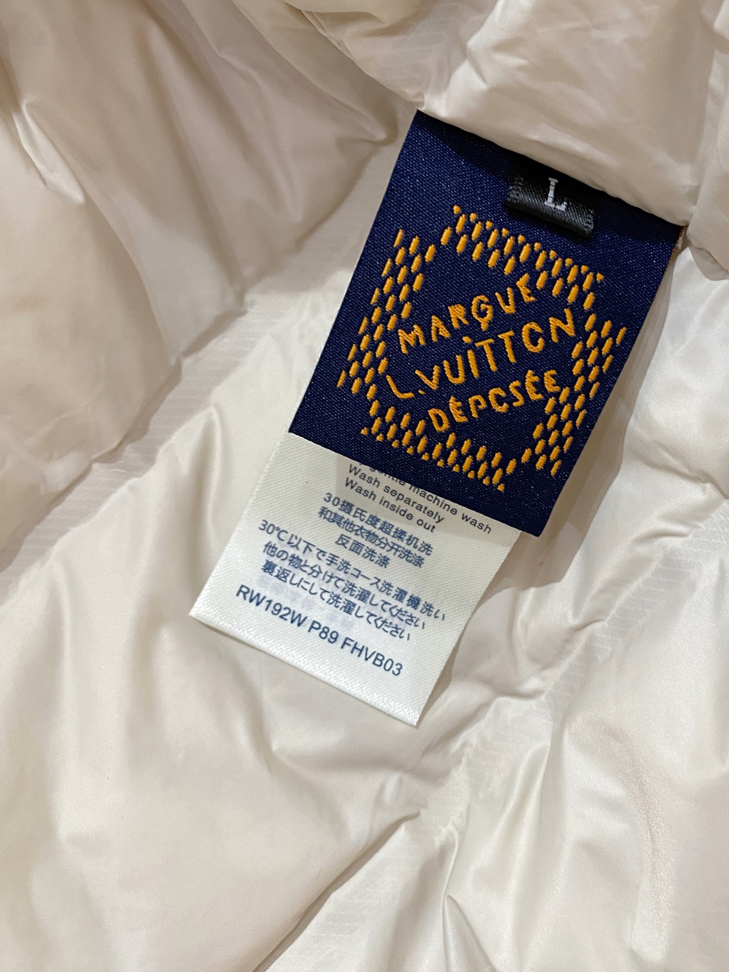 Lv 2025秋冬新款🆕原版1:1订制五金配件全进口原版定制 欢迎专柜对比 绝对的高品质 采用顶级95白