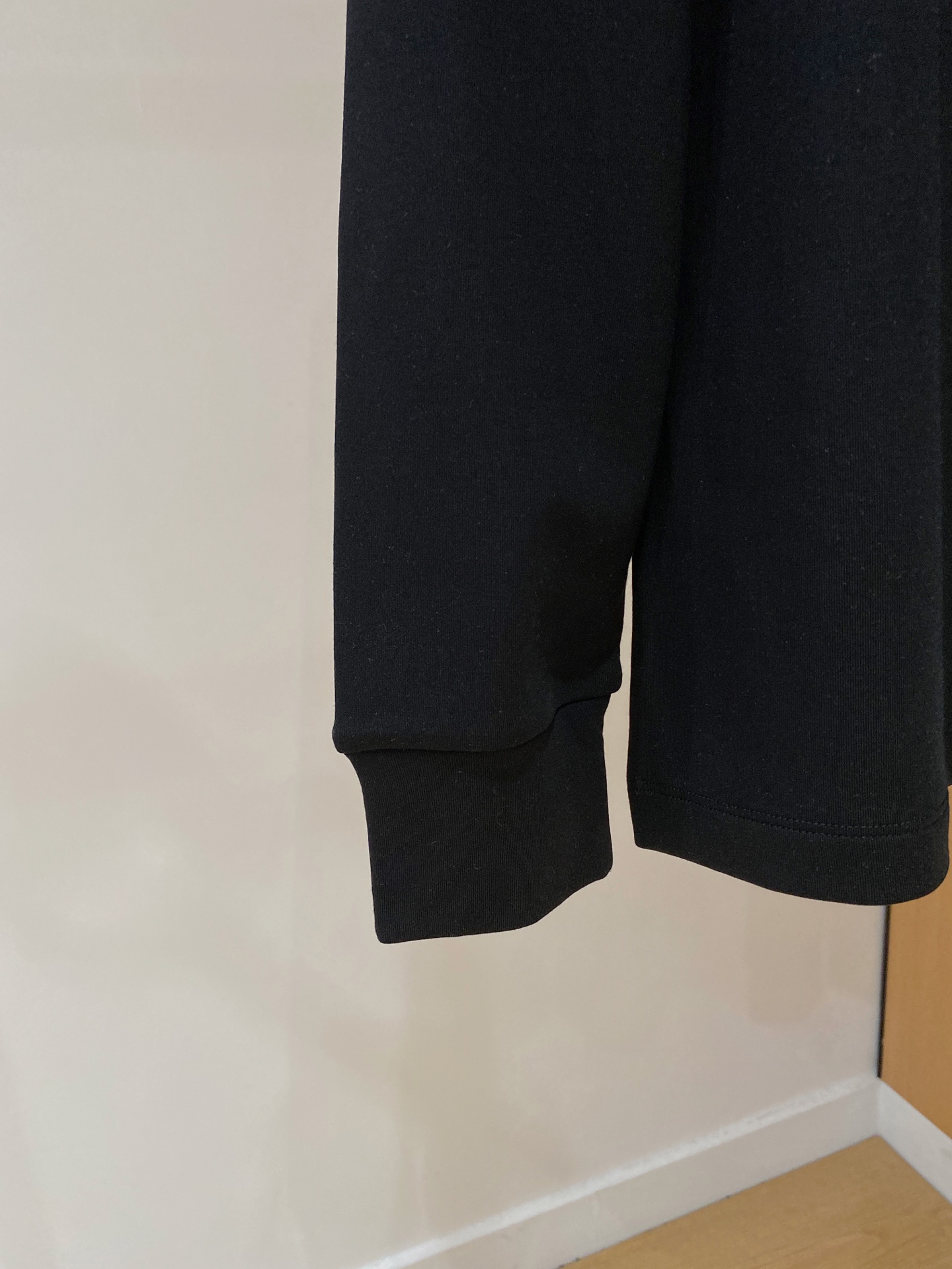 蒙家 2025秋冬男士最新的贸易订单打底衫，全品相！！采用logo图案刺绣设计！定制婴儿绒面料！上身舒适