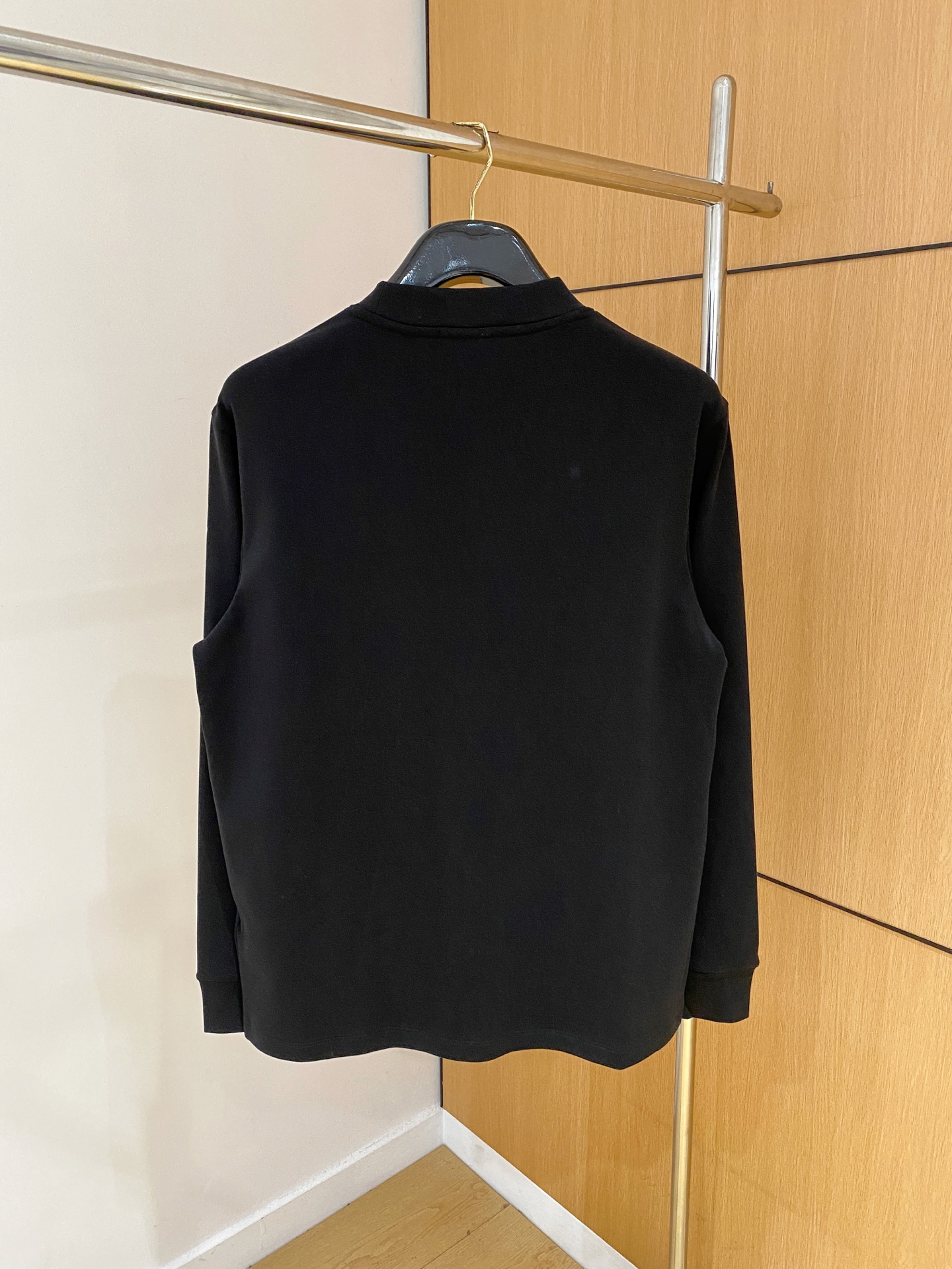 巴宝莉 2025秋冬男士最新的贸易订单打底衫，全品相！！采用logo图案刺绣设计！定制婴儿绒面料！上身舒