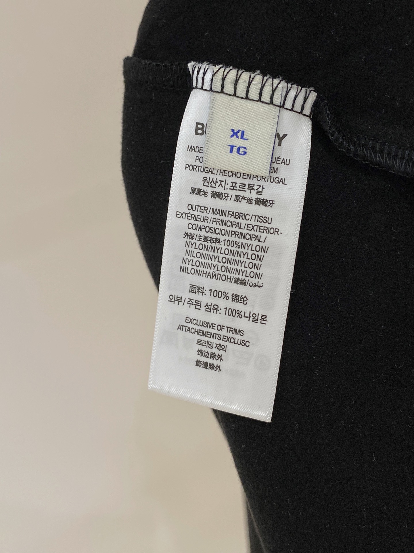 巴宝莉 2025秋冬男士最新的贸易订单打底衫，全品相！！采用logo图案刺绣设计！定制婴儿绒面料！上身舒