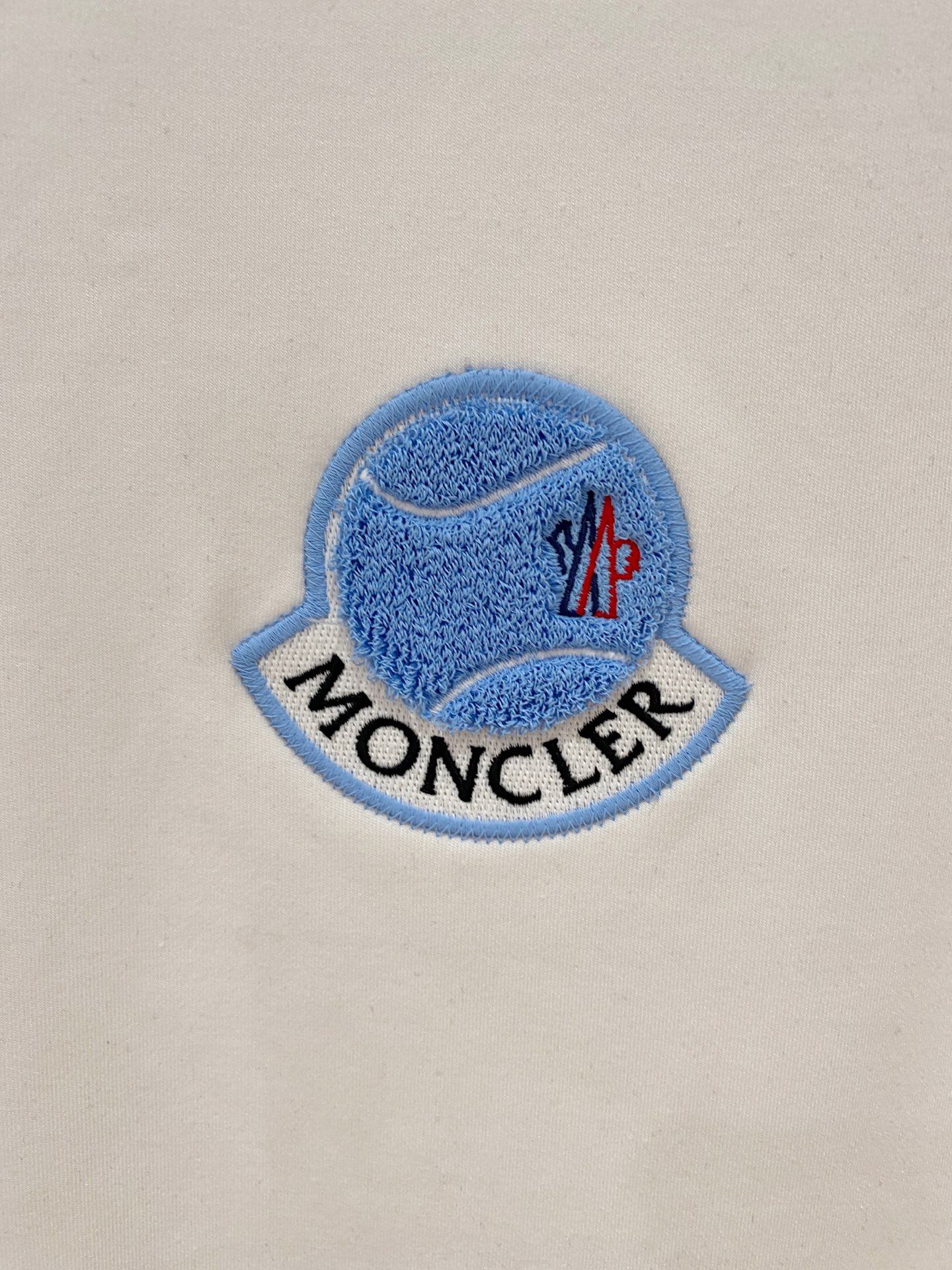 蒙口家 2025秋冬男士最新的贸易订单打底衫，全品相！！采用logo图案刺绣设计！定制婴儿绒面料！上身舒