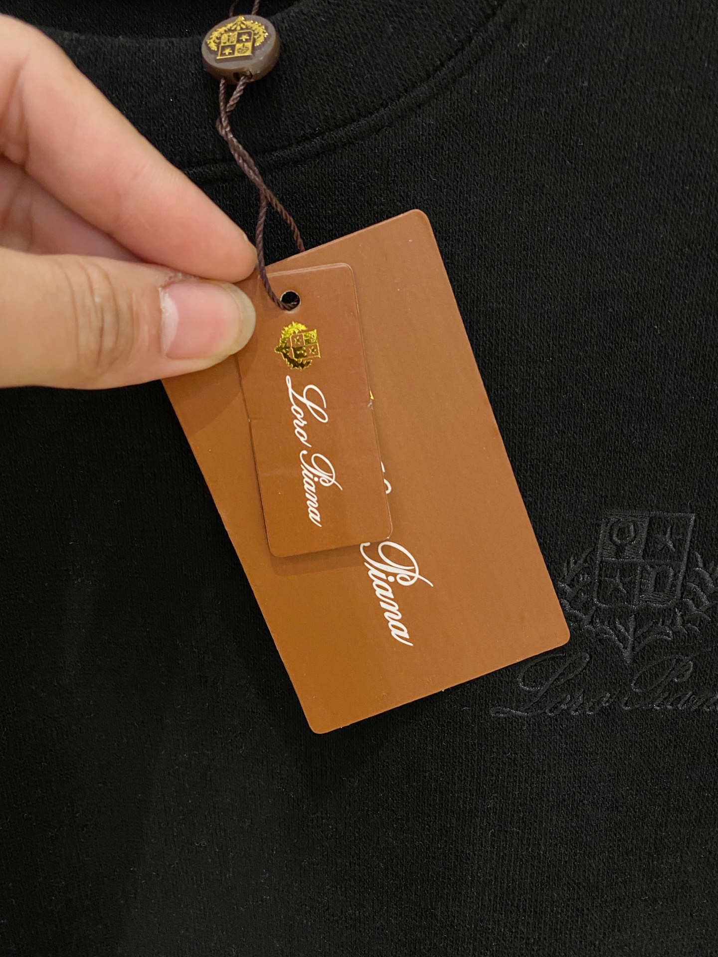 ❤️ 。lP🆕  1925秋冬  羊绒羊毛套头卫衣  很有亮点，标志刺绣 细节上凸显质感 整体设计上身时