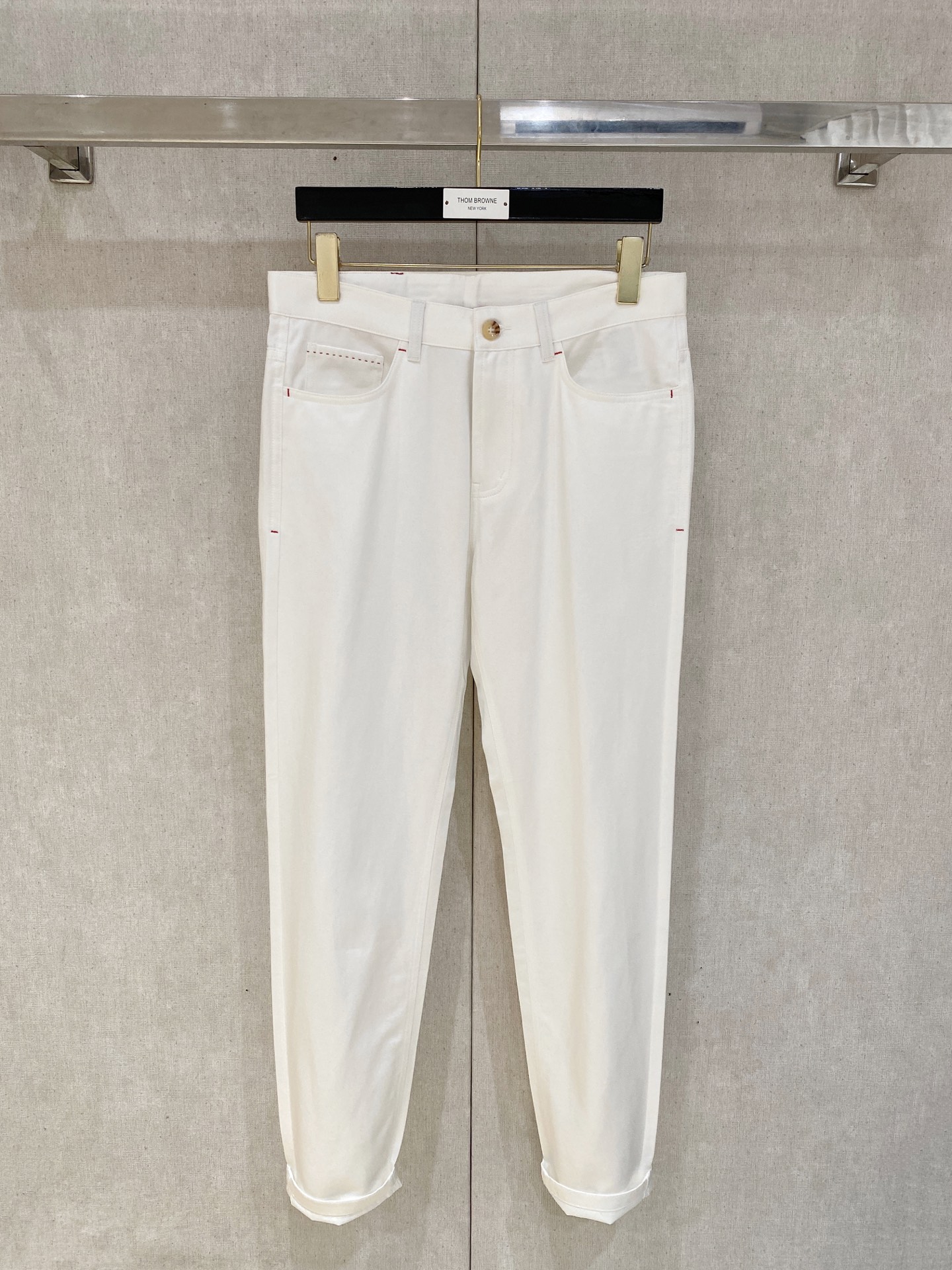 NO:606427,Top quality>On sale simultaneously on the official website of the counter! All auxiliary materials are original custom-made products, genuine orders from trading companies. Advanced custom-made imported fabrics, extracted from natural plant fibers, are lighter and thinner than ordinary cotton fabrics, soft to the touch and comfortable to wear. It is not easy to irritate the skin at all. The fabric has good hygroscopicity and breathability. Size: 30-40 No 37 39,, alexander wang19860909顶级品质>专柜官网同步发售！辅料全部原版定制出品,贸易公司真品订单.高级定制进口面料,以天然植物纖維提炼出来,比一般棉织物轻薄 手感柔软,穿着舒适 完全不易有刺激皮肤 面料吸湿性、透气性良好 尺码: 30-40无37 39,,alexander wang,Men's clothing