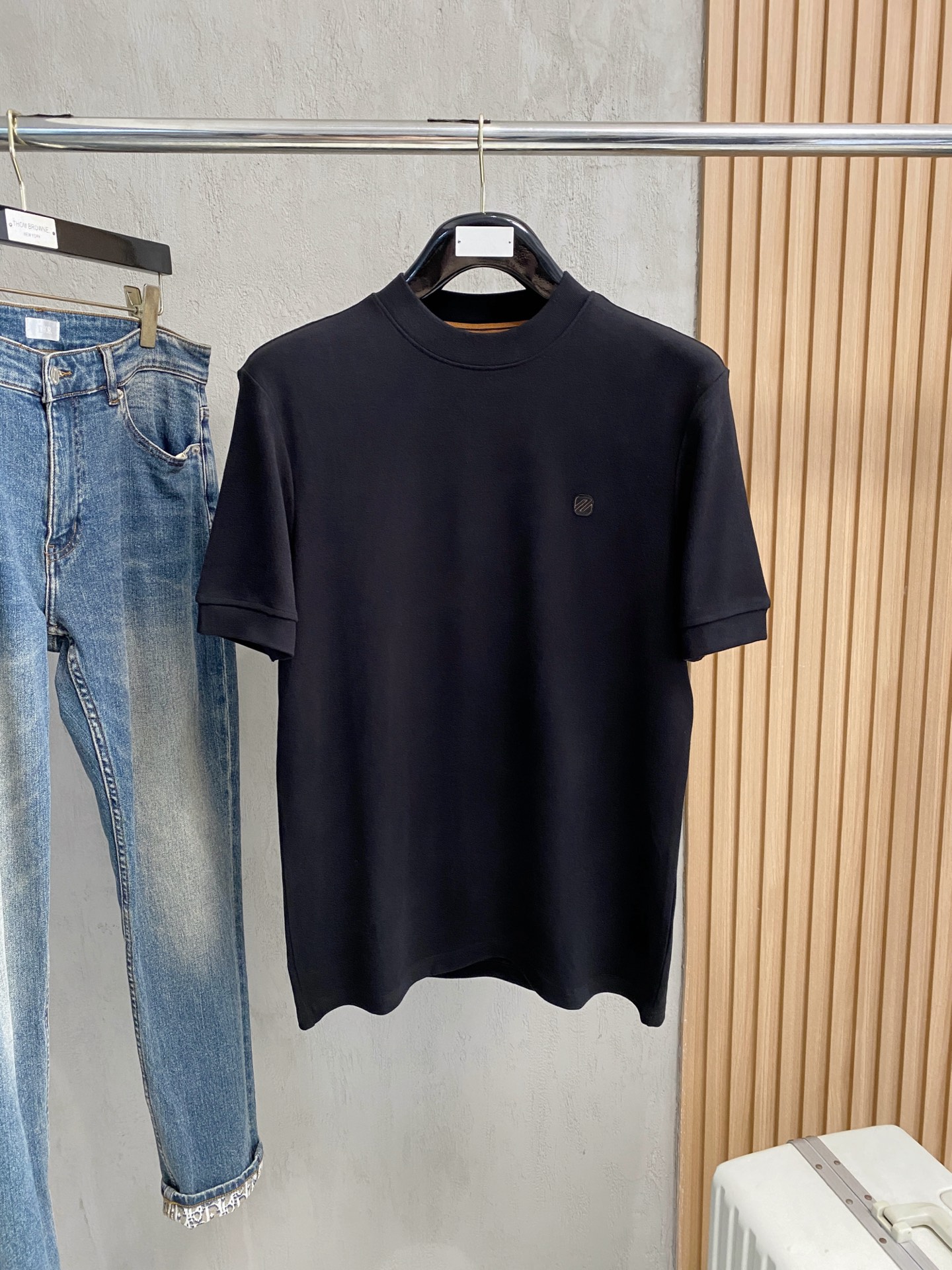 杰尼亚 25FW秋冬新款碳素磨绒毛平纹棉布圆领长Tee，男士胸前元素装饰圆领长袖T恤打底衫！贸易公司渠道