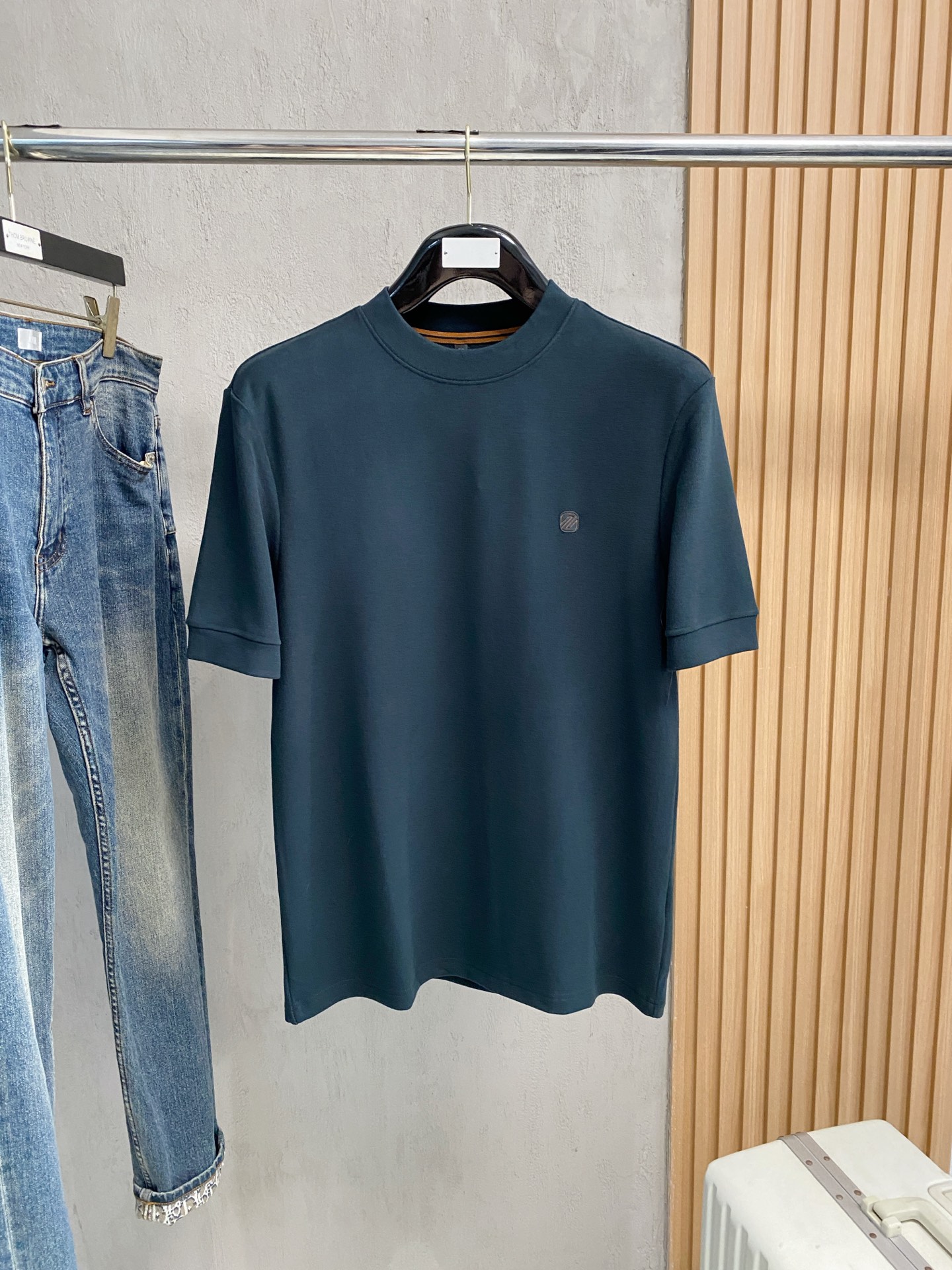 杰尼亚 25FW秋冬新款碳素磨绒毛平纹棉布圆领长Tee，男士胸前元素装饰圆领长袖T恤打底衫！贸易公司渠道