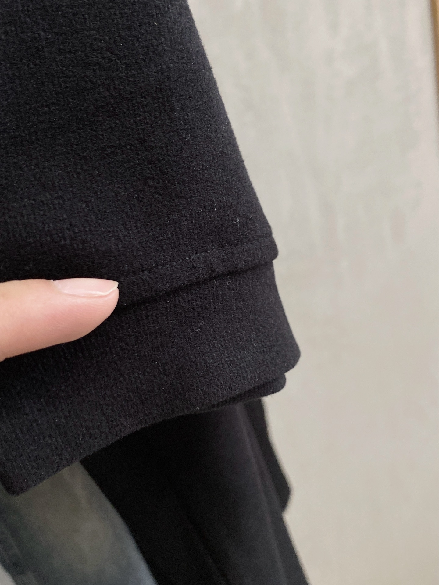 杰尼亚 25FW秋冬新款碳素磨绒毛平纹棉布圆领长Tee，男士胸前元素装饰圆领长袖T恤打底衫！贸易公司渠道