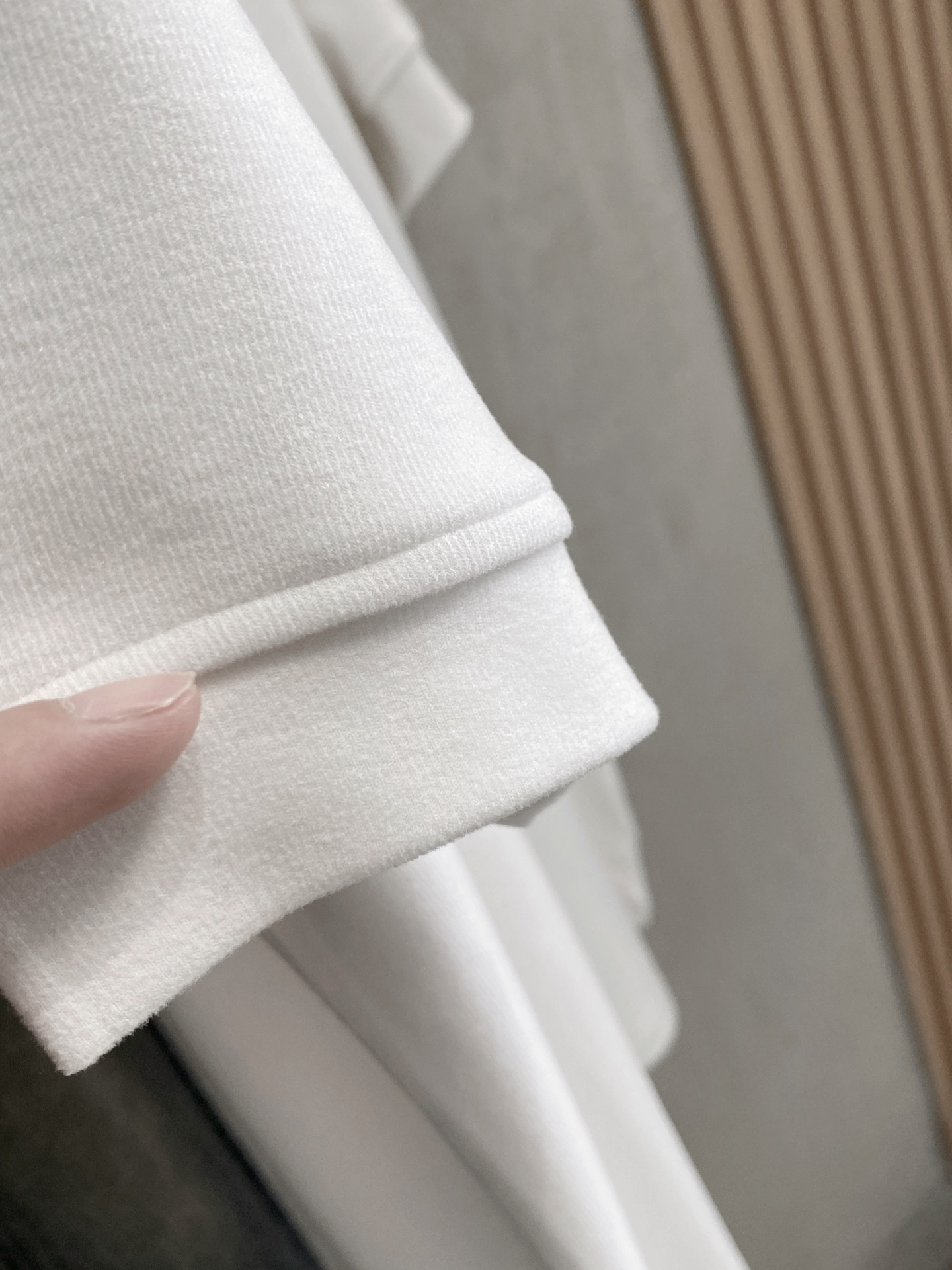 杰尼亚 25FW秋冬新款碳素磨绒毛平纹棉布圆领长Tee，男士胸前元素装饰圆领长袖T恤打底衫！贸易公司渠道