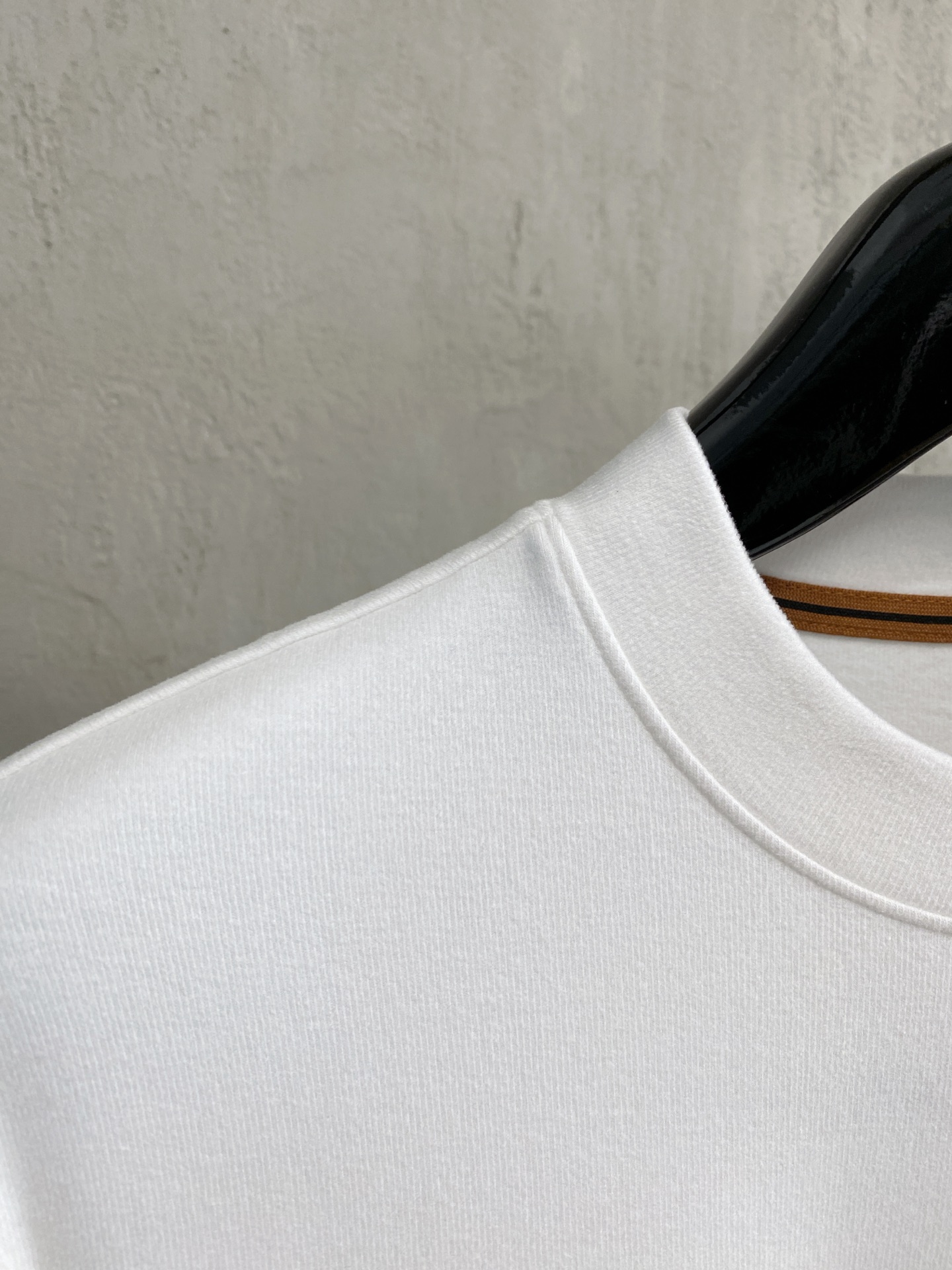 杰尼亚 25FW秋冬新款碳素磨绒毛平纹棉布圆领长Tee，男士胸前元素装饰圆领长袖T恤打底衫！贸易公司渠道