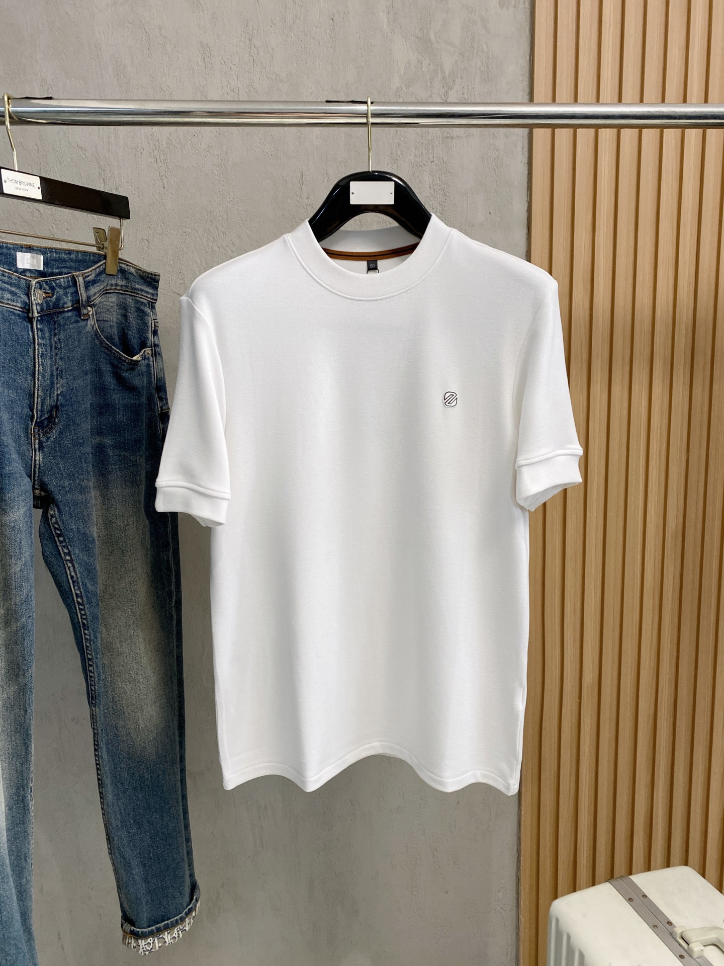 杰尼亚 25FW秋冬新款碳素磨绒毛平纹棉布圆领长Tee，男士胸前元素装饰圆领长袖T恤打底衫！贸易公司渠道