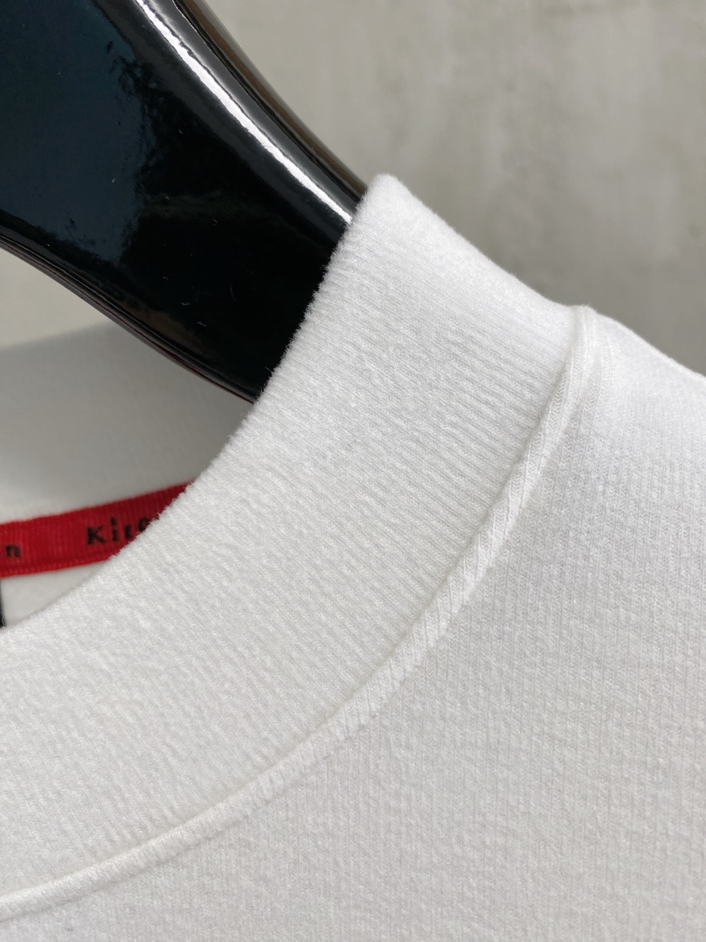 kiton 25FW秋冬新款碳素磨绒毛平纹棉布圆领长Tee，男士胸前元素装饰圆领长袖T恤打底衫！贸易公司