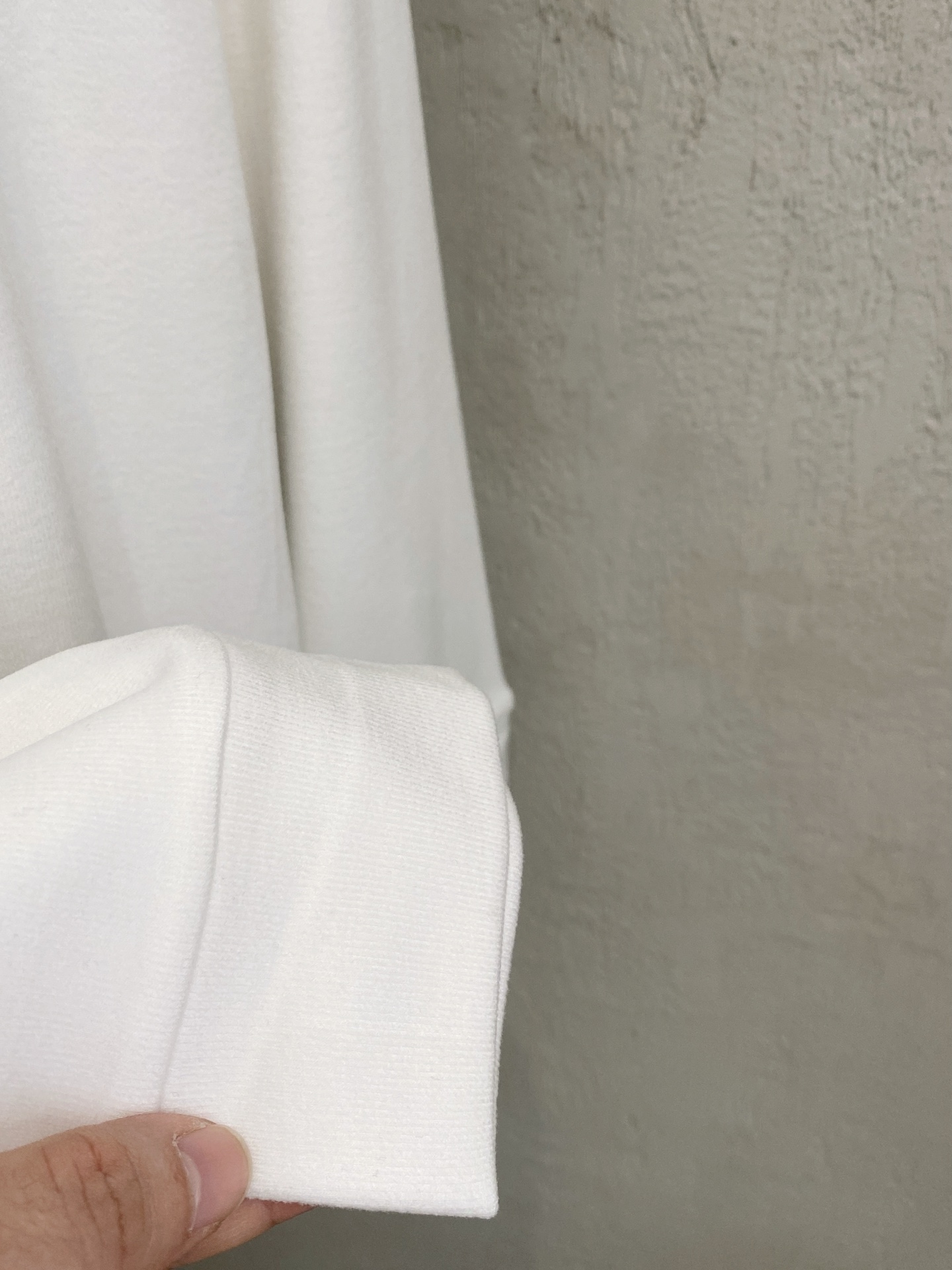 kiton 25FW秋冬新款碳素磨绒毛平纹棉布圆领长Tee，男士胸前元素装饰圆领长袖T恤打底衫！贸易公司